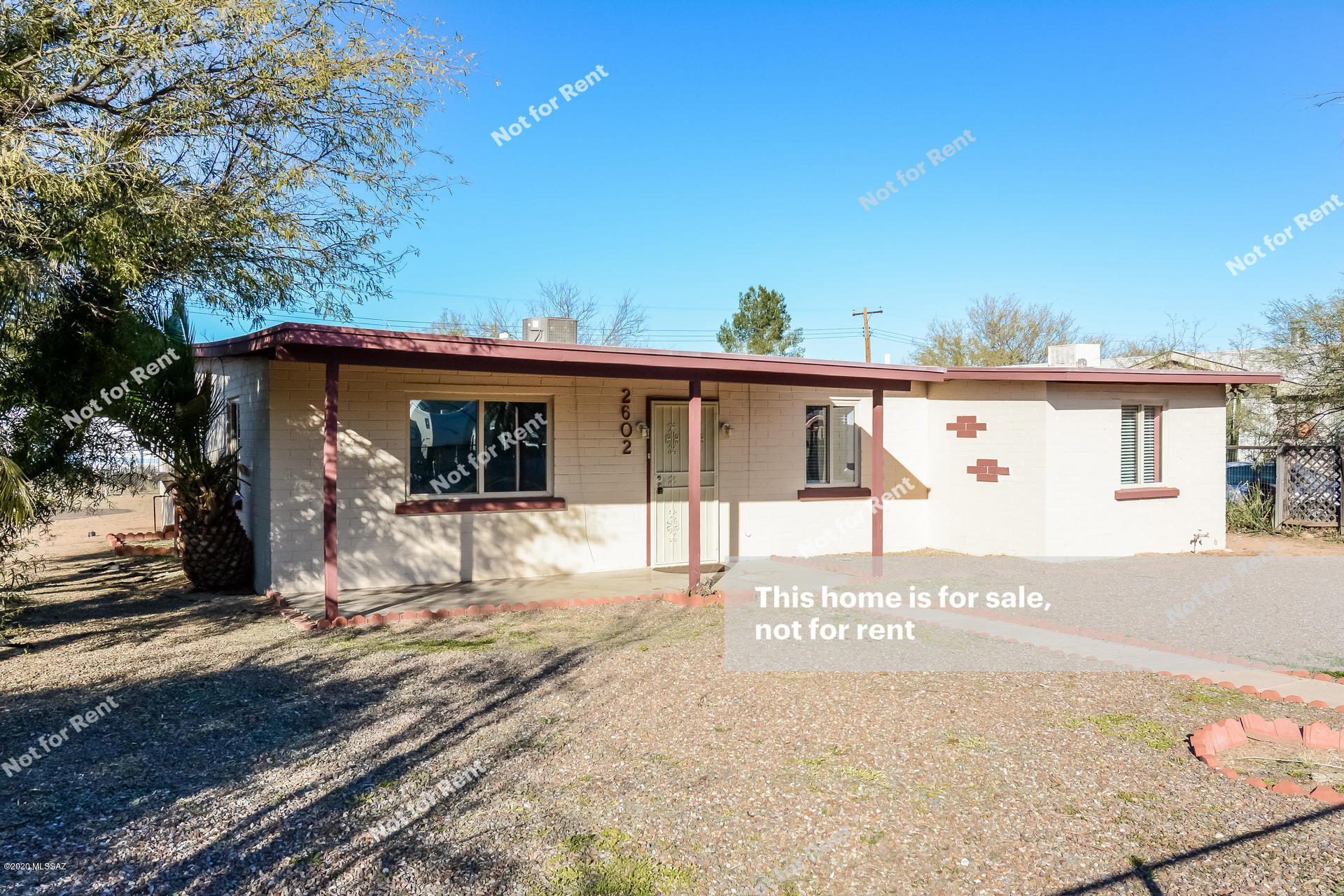 This Tucson one-story home offers tile and laminate flooring, a covered front porch, and an eat-in kitchen. This home is vacant and cleaned regularly.