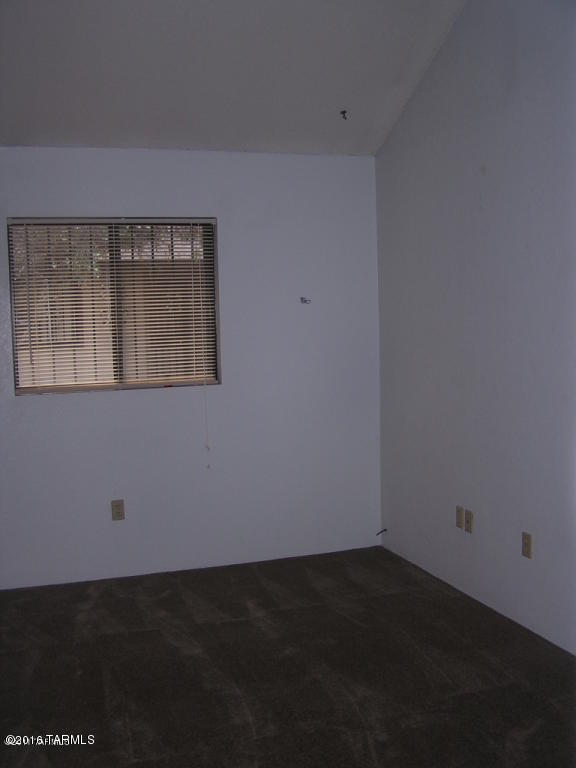 Centre Court Townhomes (1-106) - Residential Lease