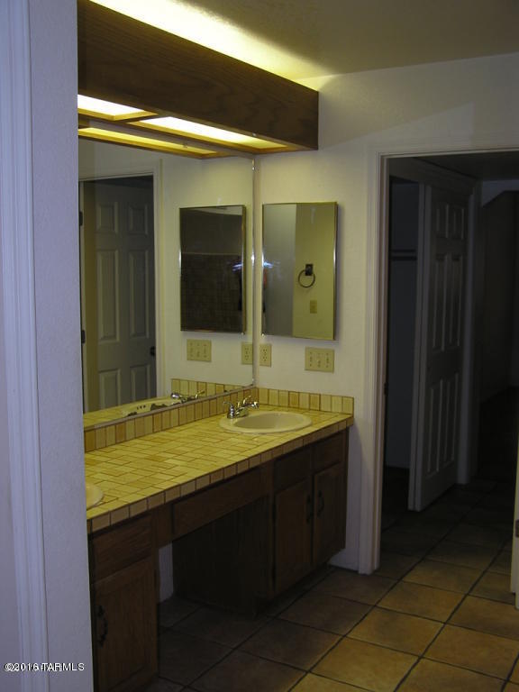 Centre Court Townhomes (1-106) - Residential Lease