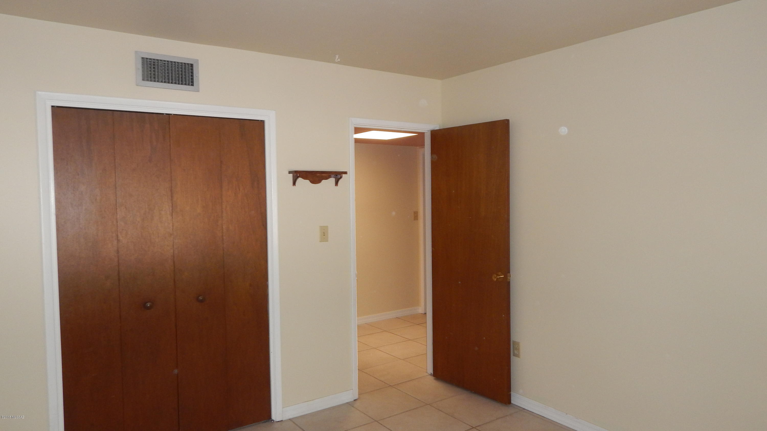 Via Entrada Townhouses - Residential Lease