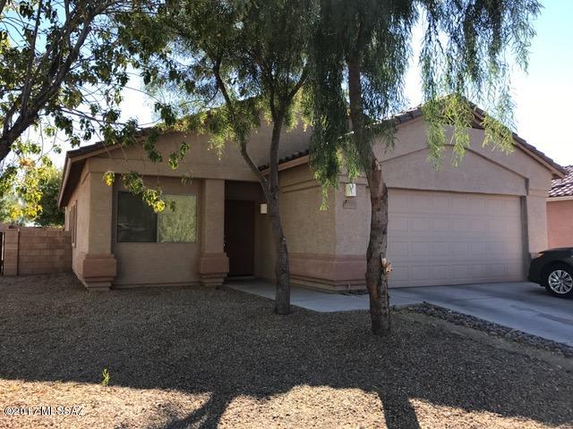 Nice and open floorplan that has a kitchen that opens up to the family/living areas and is usable. Low care and well sized back yard. Swimming pool are areas for kids to play, in the community. Recentlty appraised. A Copy can be provieded upon request. Short (4 - 5 minute) drive to the freeway and 10 to shopping, movies, dining, buses, golf Home Depot, etc.