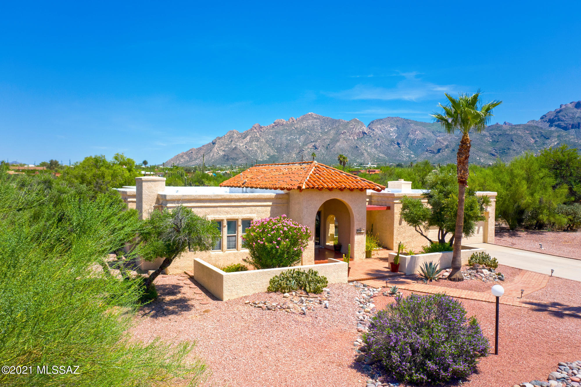 Seller to accept or counter offers $629,000 to $659,000. Beautiful Foothills home located in coveted Shadow Hills with stunning views! Enter through the double doors into the soaring front entry custom painted by local Tucson artist. Completely updated kitchen has oversized granite island with seating, double oven, and tons of storage that opens to family room. Enjoy your own resort- style backyard with pool and views! The master retreat has updated ensuite that mirrors kitchen design w/ roomy walk-in closet and French doors lead out to pool. This .75 acre lot extends far out past the walls and offers plenty of privacy and room to roam!  Every window in this house offers some kind of mountain/desert view. Located in the top-rated Catalina Foothills School District #16. Welcome Home!
