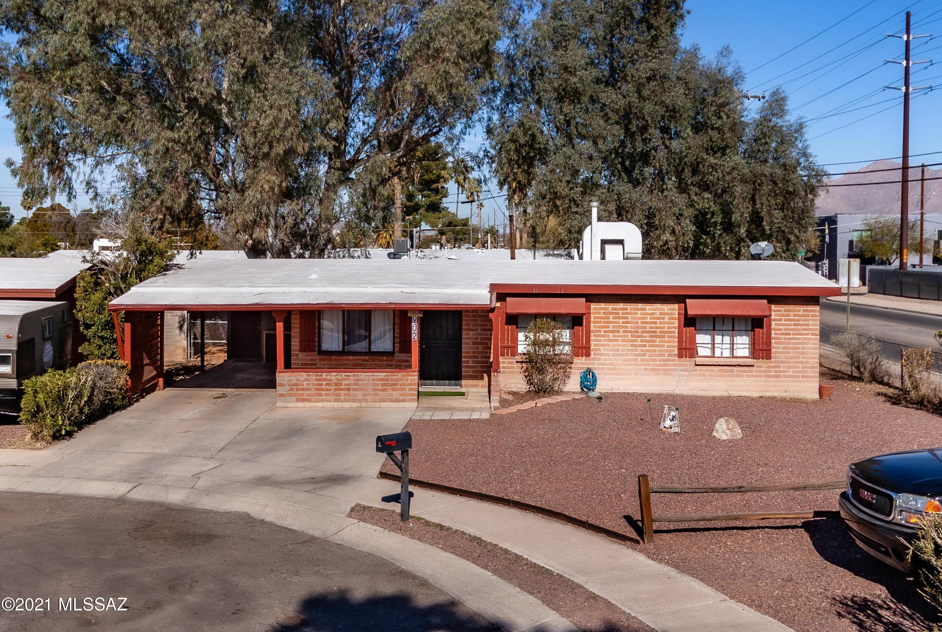 Come see this wonderful red brick home with large lot, ample space and great space for entering. From a n adorable front view of the home to a wide open Mountain View back yard, this home is sure to hit many ''must-have'' check boxes. This well kept home is ready for you to make it your own and enjoy life creating new memories with friends and family.