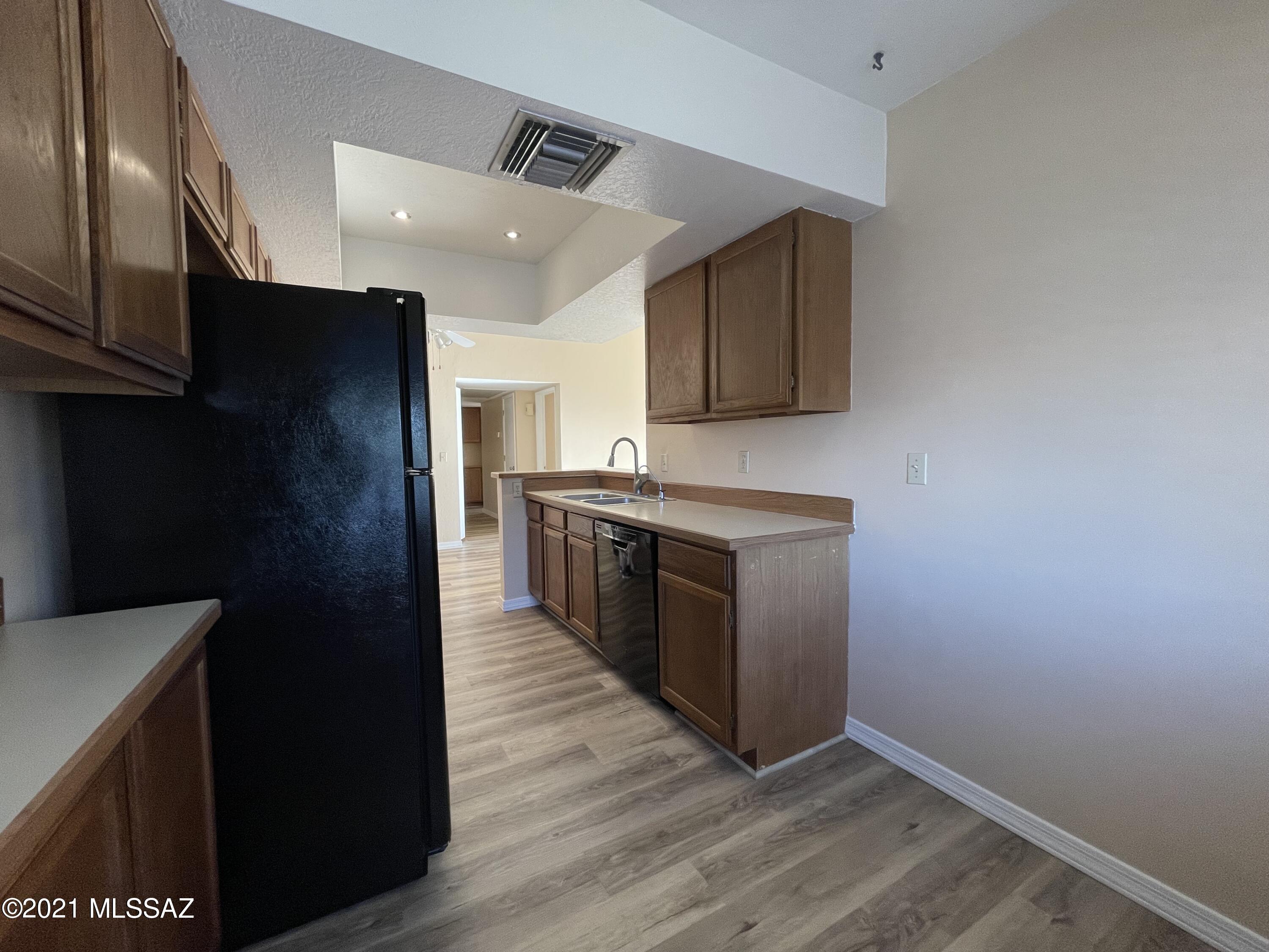 Summertree Condominiums (1-224) - Residential Lease