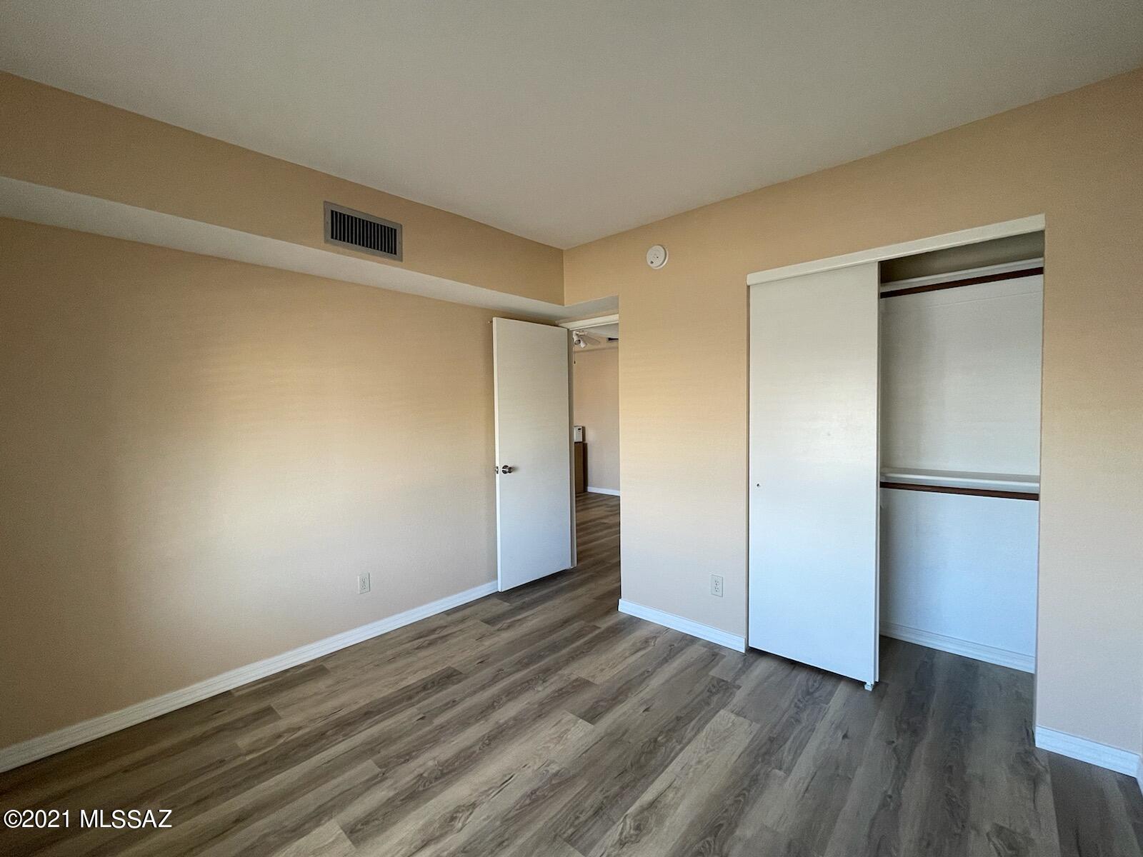 Summertree Condominiums (1-224) - Residential Lease