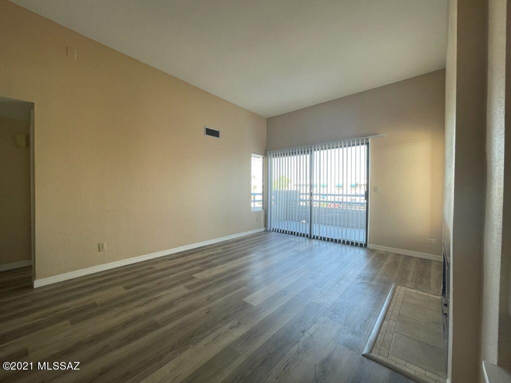 Summertree Condominiums (1-224) - Residential Lease