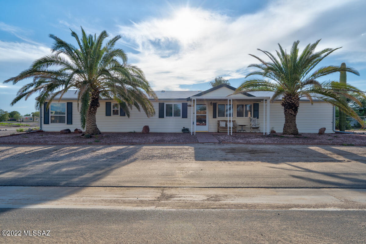 This adorable 3 bed 2 bath home is perched on a corner lot. Located in the highly desirable town of Marana. Offering a free flowing split bedroom floor plan with an inviting kitchen hosting an island and breakfast bar area. From the ample storage to the private laundry room you'll feel right at home once you arrive. With low care landscaping, fenced backyard and quiet rural setting. All this with easy access to I10, hospitals, restaurants, shopping and more!