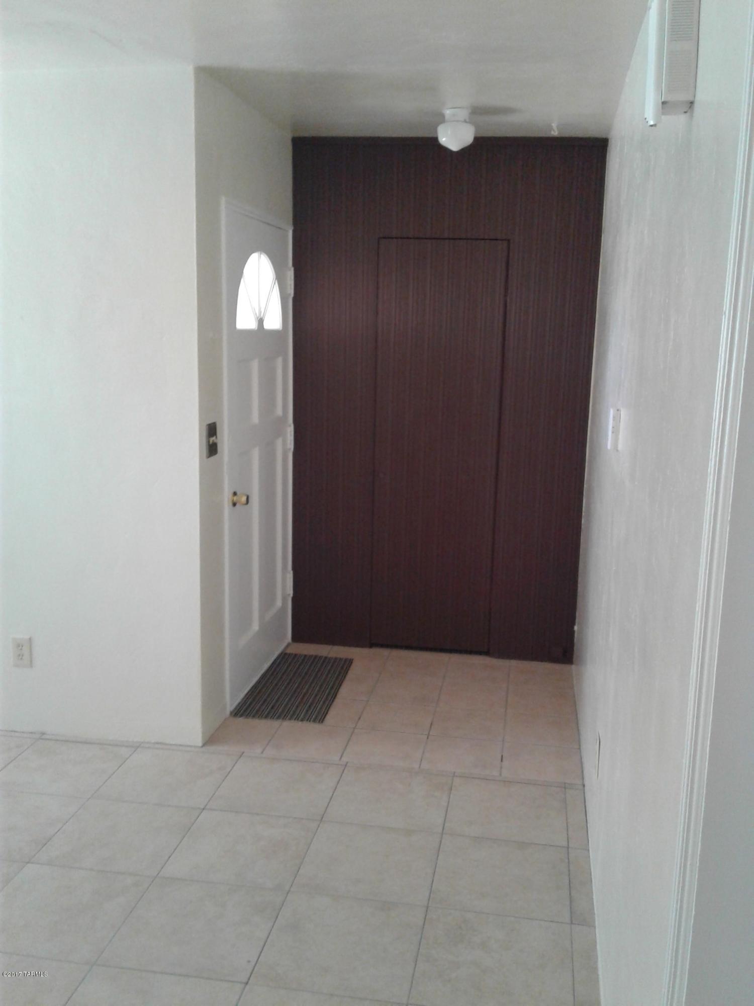 Country Club Manor - Residential