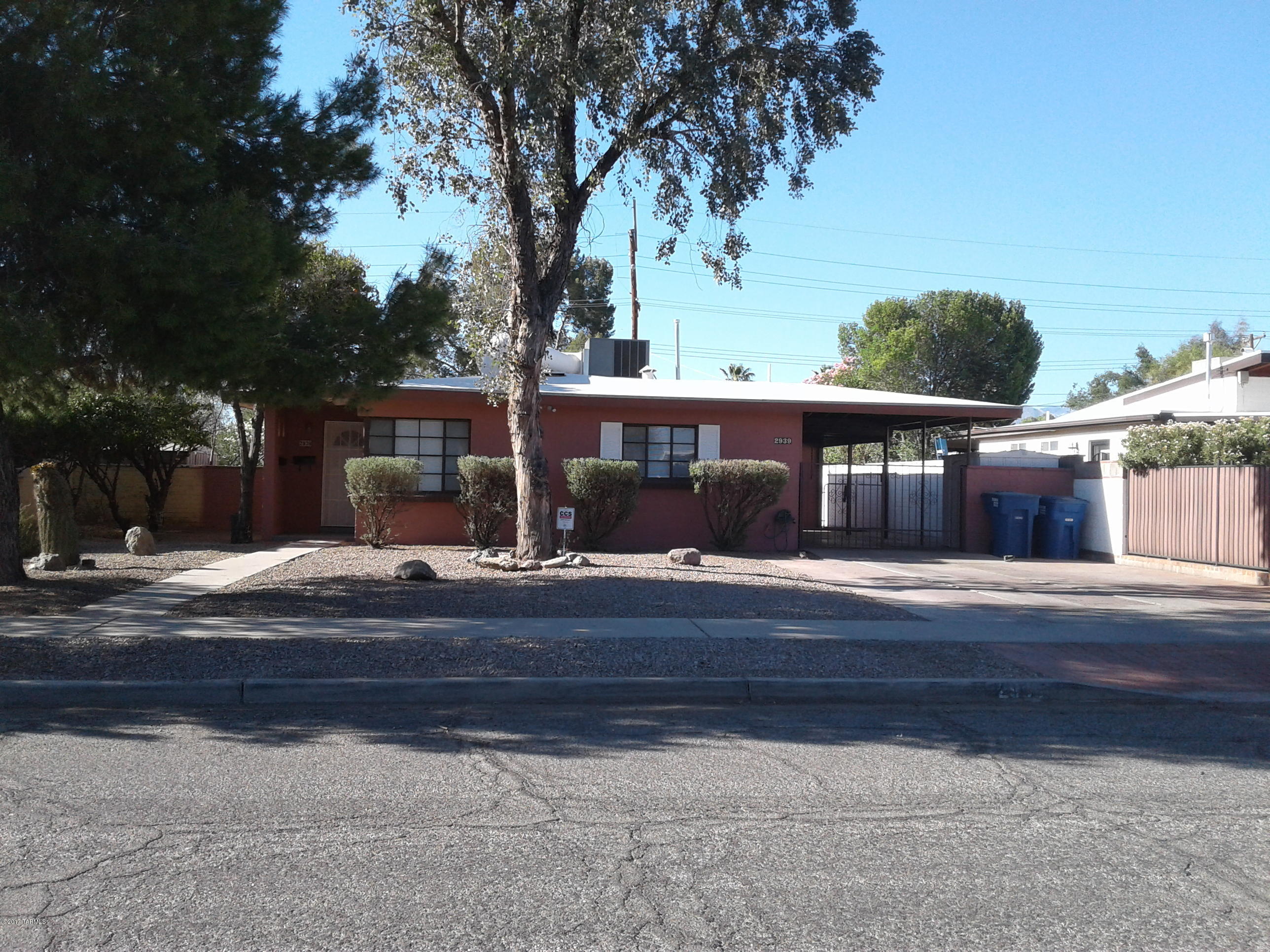 NEXT DOOR TO REID PARK! ALL FRESHLY CLEANED AND PAINTED PROPERTY.

3 BUILDINGS !HOUSE,GUESTHOUSE,WORKSHOP
 
2 BR 1 bath HOUSE approx 900 sq ft. new counter tops ,carpet,blinds,4 ceiling  fans,new vanity,faucet.ALL buildings have been painted.

GUEST HOUSE-210 SQ FT- fireplace,full bath and kitchen, window a/c,electric heater,tile floor,fully furnished. ref and gas oven.

 MASONRY BUILDING WORKSHOP!
120 sq ft with a/c and electric. 

ALSO 2 SHEDS 10'X12' & 5'X6'. .