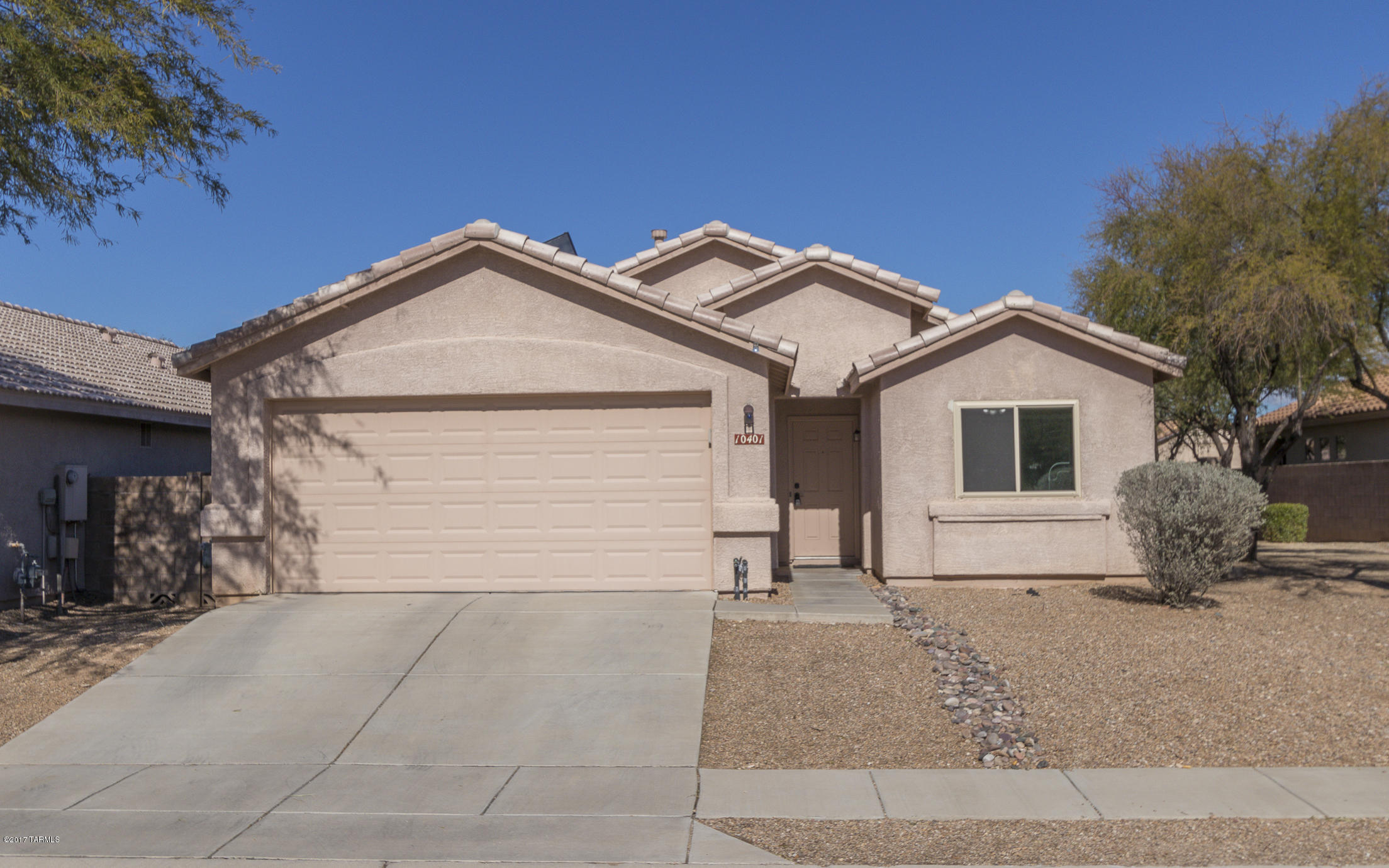 Exceptionally well maintained home, in Mesquite Ranch! 1705 Sq. Ft. 3 bedroom, 2 bath w/den. New interior paint, Solar Water installed April 2016 for lower energy bills, new light fixtures and ceiling fans, kitchen features roll outs in the base cabinets, new vinyl double pane windows installed in Sept. 2015. Whole house water conditioner and reverse osmosis installed Oct. 2015. Open floor plan, vaulted ceilings, with lots of natural light. Large back yard and covered back porch. Garage features overhead storage. Located in Vail School District, this home is in beautiful condition and won't last long! Come see!
