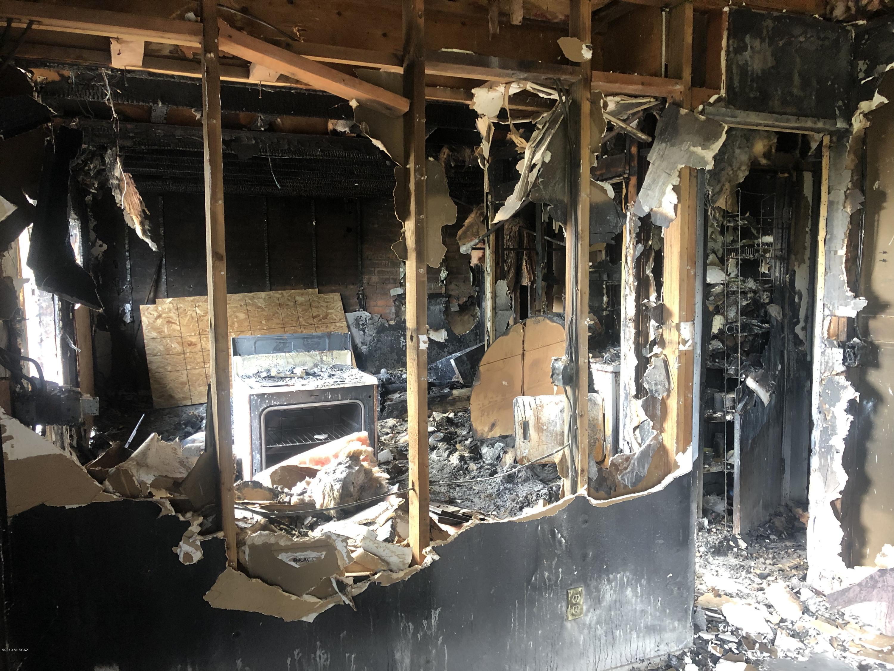 CASH ONLY Enter at your own risk 
3 bedroom /2 bathroom in MAIN HOUSE
1 Bedroom /1 Bathroom and FULL KITCHEN in mother in law suit. Large Corner lot on Cul-de-sac. Small spool in backyard. Buyer to verify all information in listing. NO SPDS, No CLUE.All offers will be responded to no earlier than June 18th.