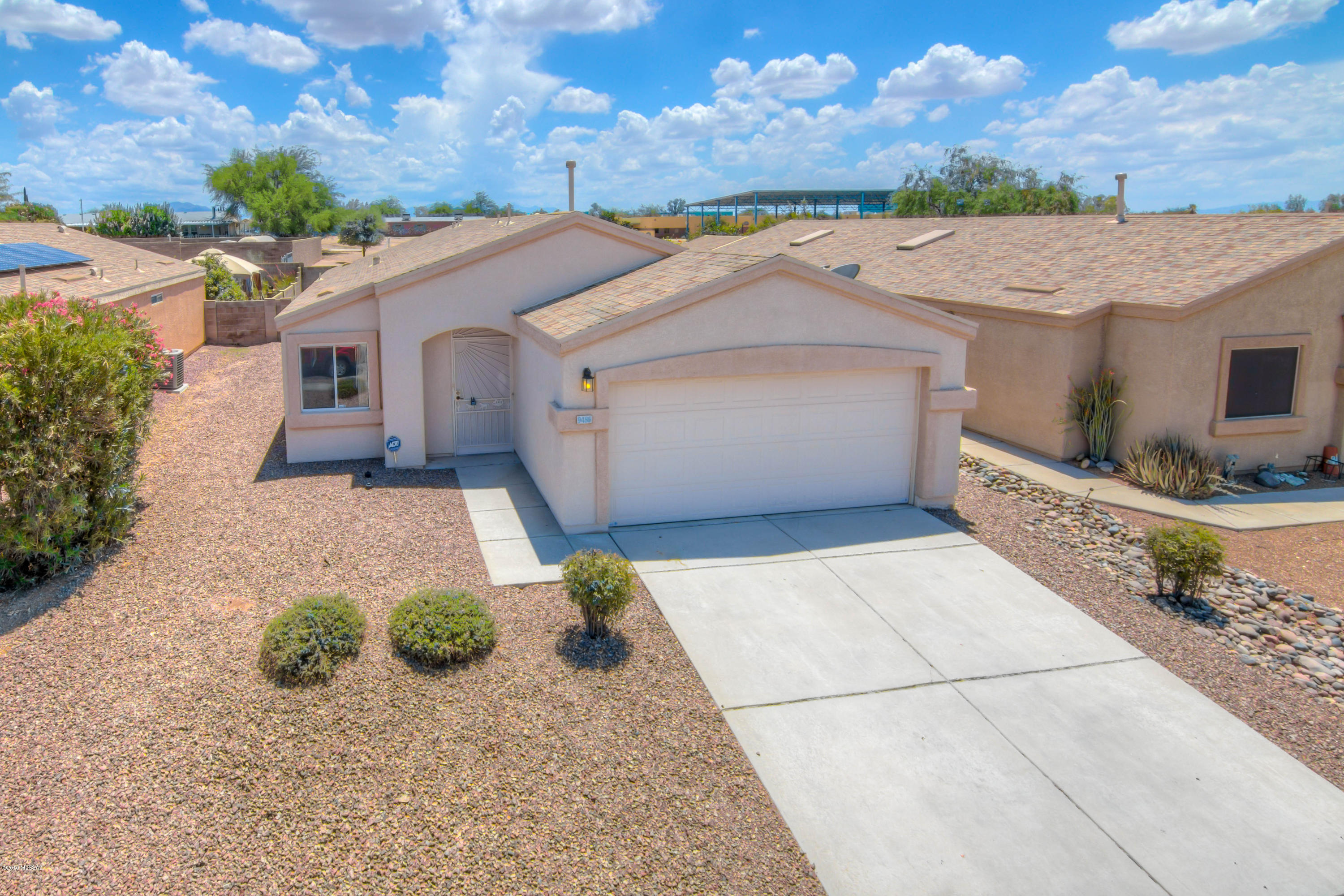Great Home located in Rita Ranch with a pool! Features Formal Living Room with Dining Area, Family Room off Kitchen with Gas Fireplace. Lots of Ceramic tile and New Carpet. Ceiling fans throughout. New Stainless Appliances. Large Screened in Patio. Enjoy the refreshing pool. Located in award winning Vail School District.