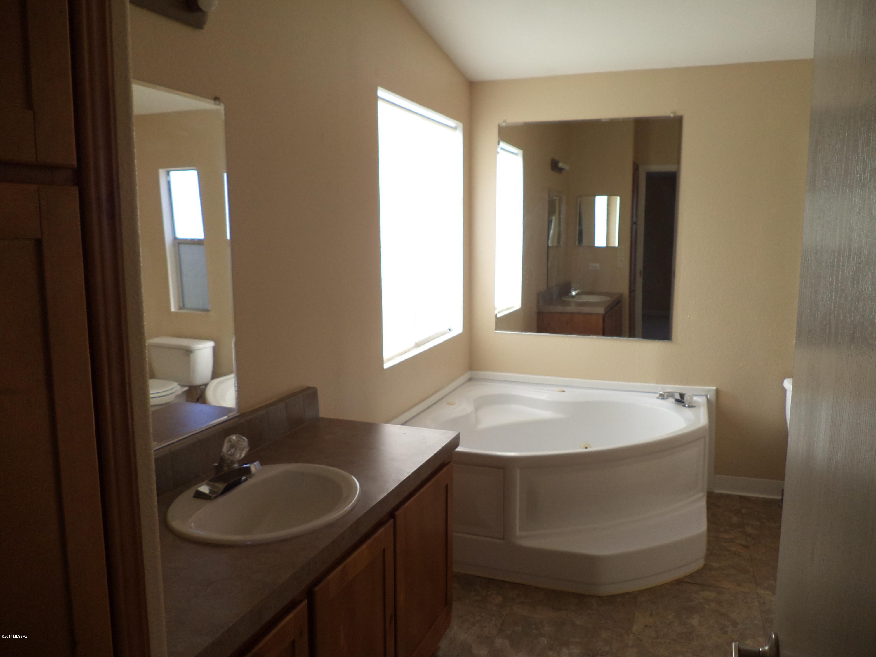 Lincoln Terrace (1-43) - Residential