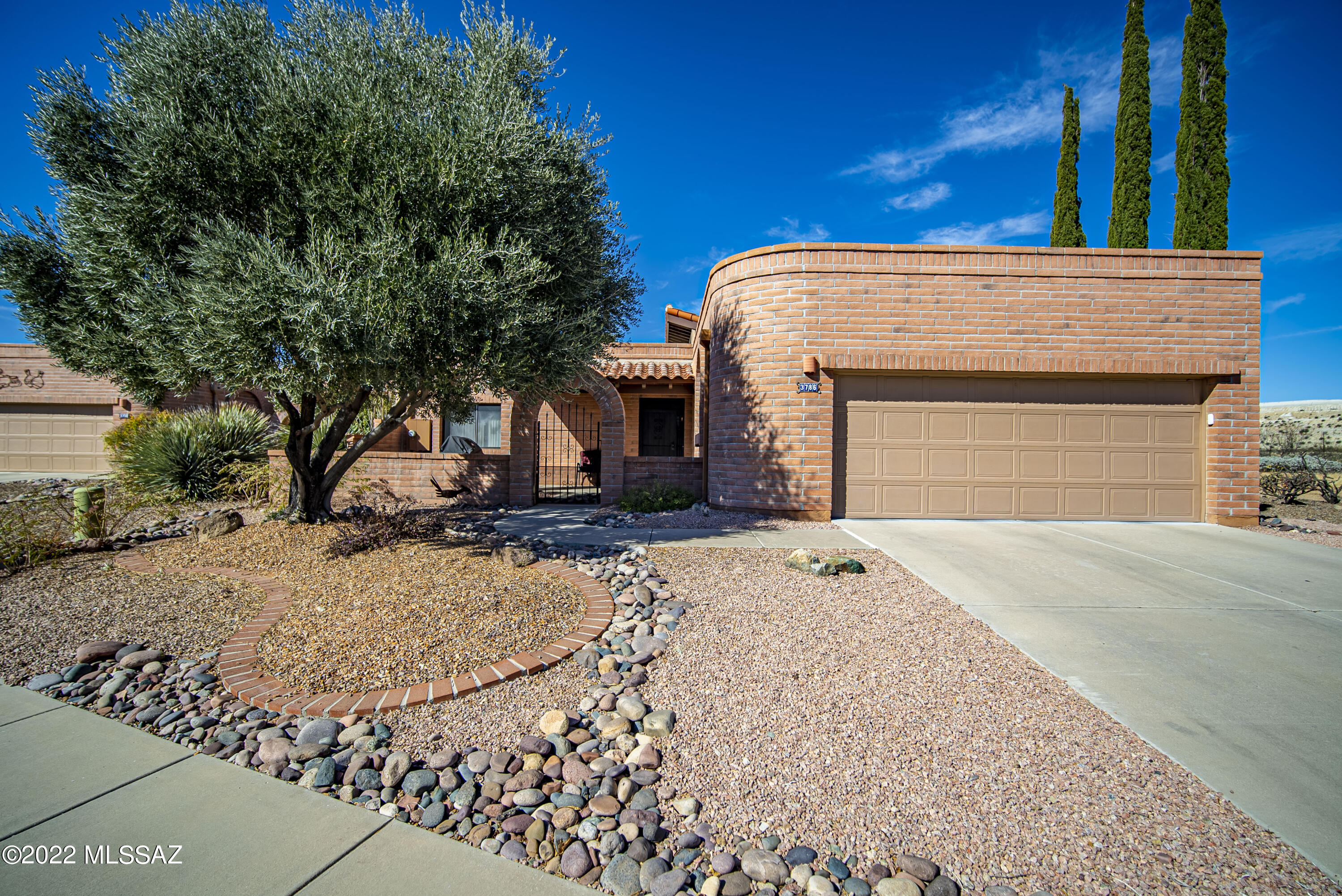 On a quiet street on the west edge of Green Valley, this classic slump block design with curved wall construction has a private courtyard that is perfect for watching the sun rise with your morning coffee and neighborhood viewing. The astounding living room is set on wood grain plank flooring with soaring cathedral roof lines and tons of natural light beaming through high clerestory windows.  This Senita floorplan offers an open living room and dining room space with the kitchen area separate through a pocket door.  The bright, cheerful kitchen has high ceilings with extra light from clerestory windows, stainless appliances, sharp looking granite countertops, a convenient serving bar and an eat-in breakfast nook with access to a small patio area on the north side of the home. Catch up on your computer work in yourspacious office with sliding glass doors.  The back patio has a terrific aluminum Ramada over the Flagstone patio where you can enjoy bird watching and appreciate the sunsets at the end of a busy day!