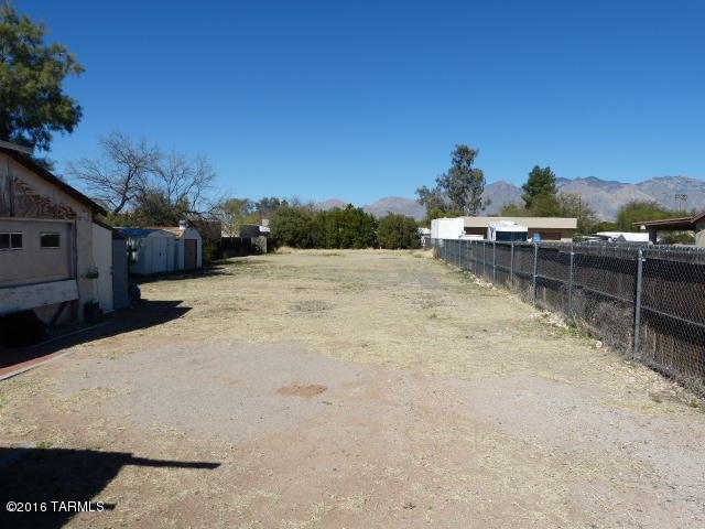 Nice flat buildable lot in multi unit area.
Lots of potential and priced to sell.
Has SFR and Garage on property that need work. Sold ''as is''  See List #21604390