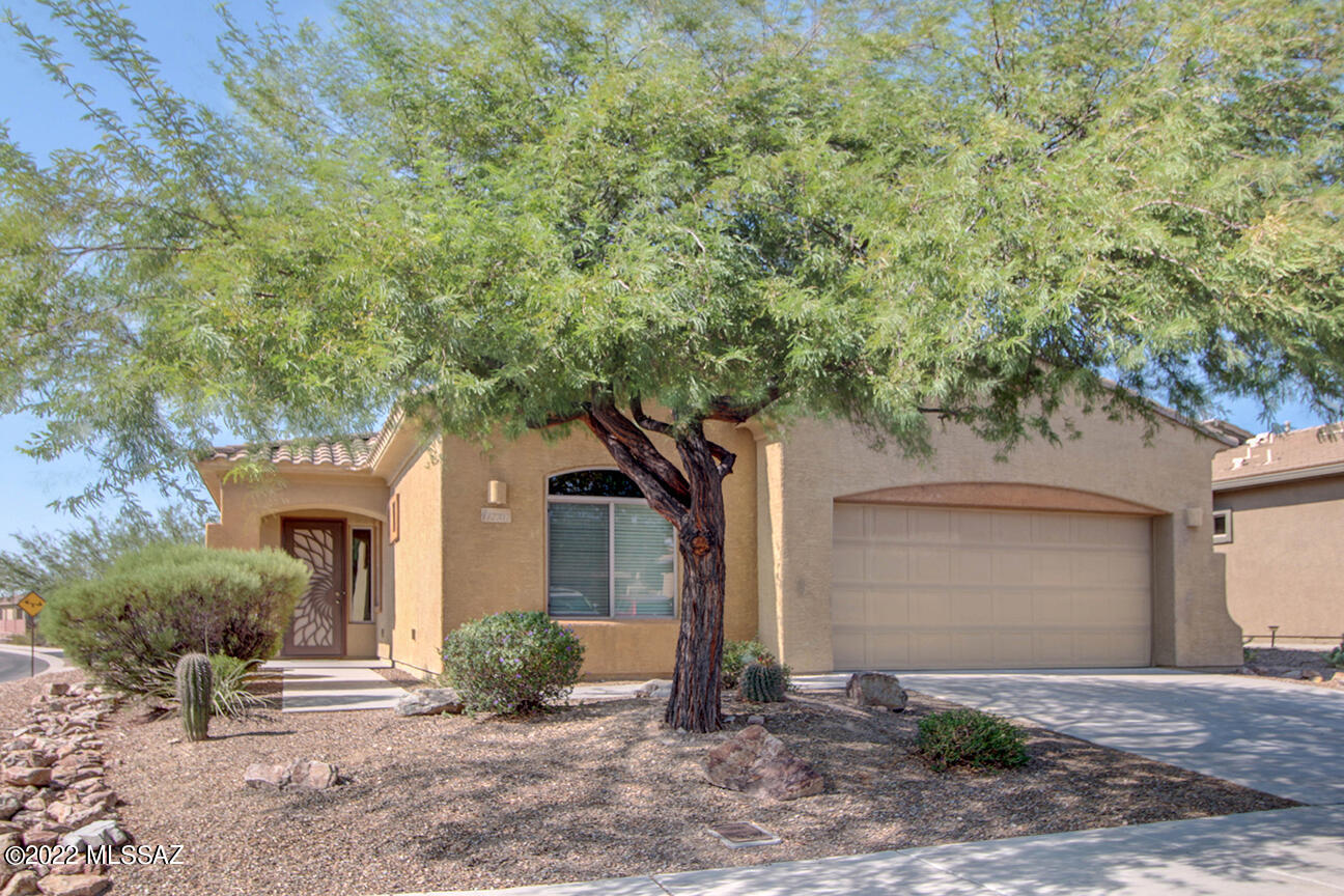 Gated Community in Dove Mountain. Wonderful 4 bedroom, 2 bathroom floor plan, tile flooring, granite counter with breakfast bar, living room, dining room and screened patio with an open paver patio, split floor plan with 2 car garage.