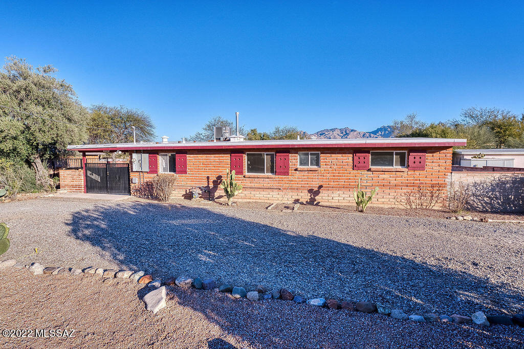 Agent/Owner. Check out this BEAUTIFUL, REVOVATED central Tucson home! Close to TMC, Sabino Canyon, and lots of great dining, and shopping!  NEW A/C and furnace. NEW kitchen. NEW bathrooms, NEW flooring. The list goes on, and on!  2 room workshop in the back of the property is wired with electric.  Come settle in to your new home!