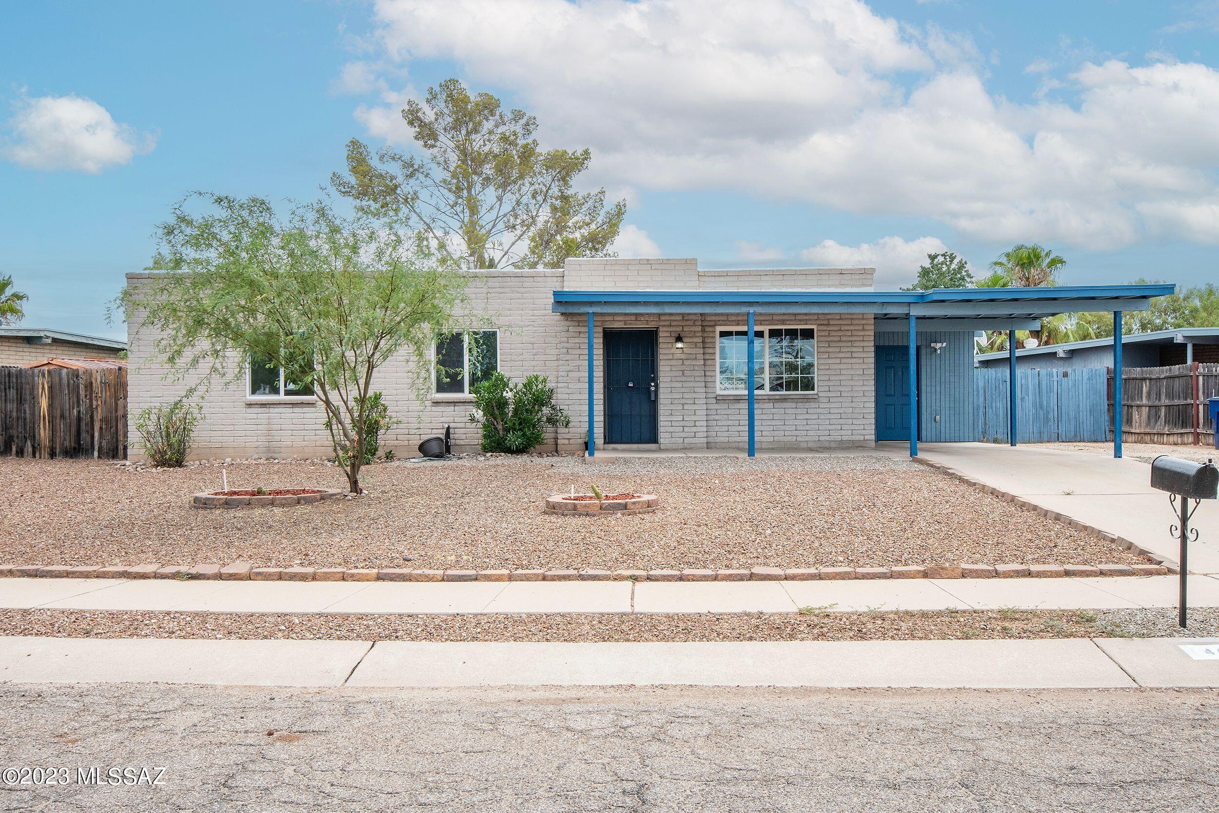 Looking to move to or stay in the East Side? Look no further, this home features a large lot with 3 beds and 2 full baths. Great neighborhood that is close to everything. This home has a permitted family room that doesn't reflect the sq. footage. Set your appointments now, this home will not last!
Owner is licensed Real Estate Agent.