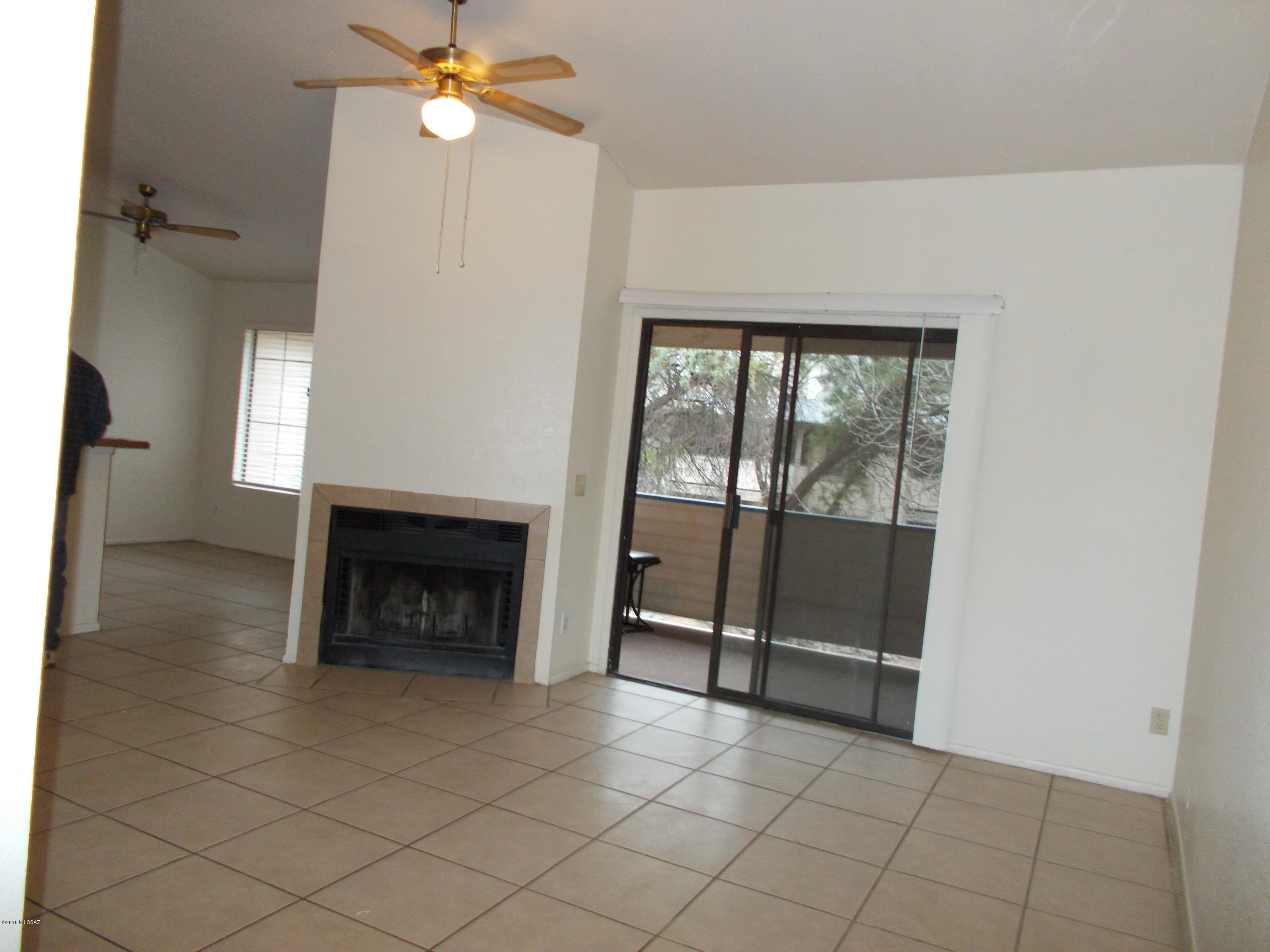 2BD,2BA Upstairs Condo with Carport Parking. Open floor plan with high ceilings.Large Bedrooms. Master has walk in closet. Balcony with storage room. Unit has dishwasher and washer/dryer. Ceiling fans. Community pool. Call Jennifer