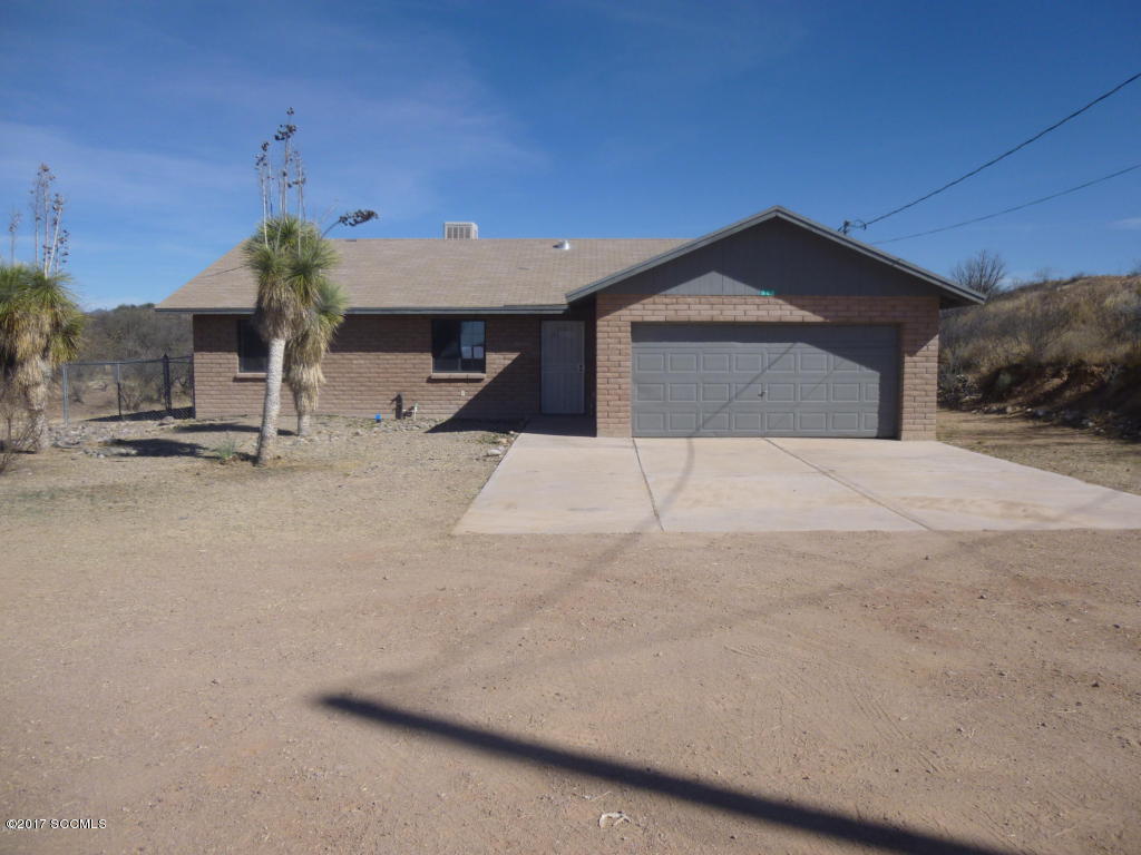 3 bedrooms , 2 bath , 2 car garage