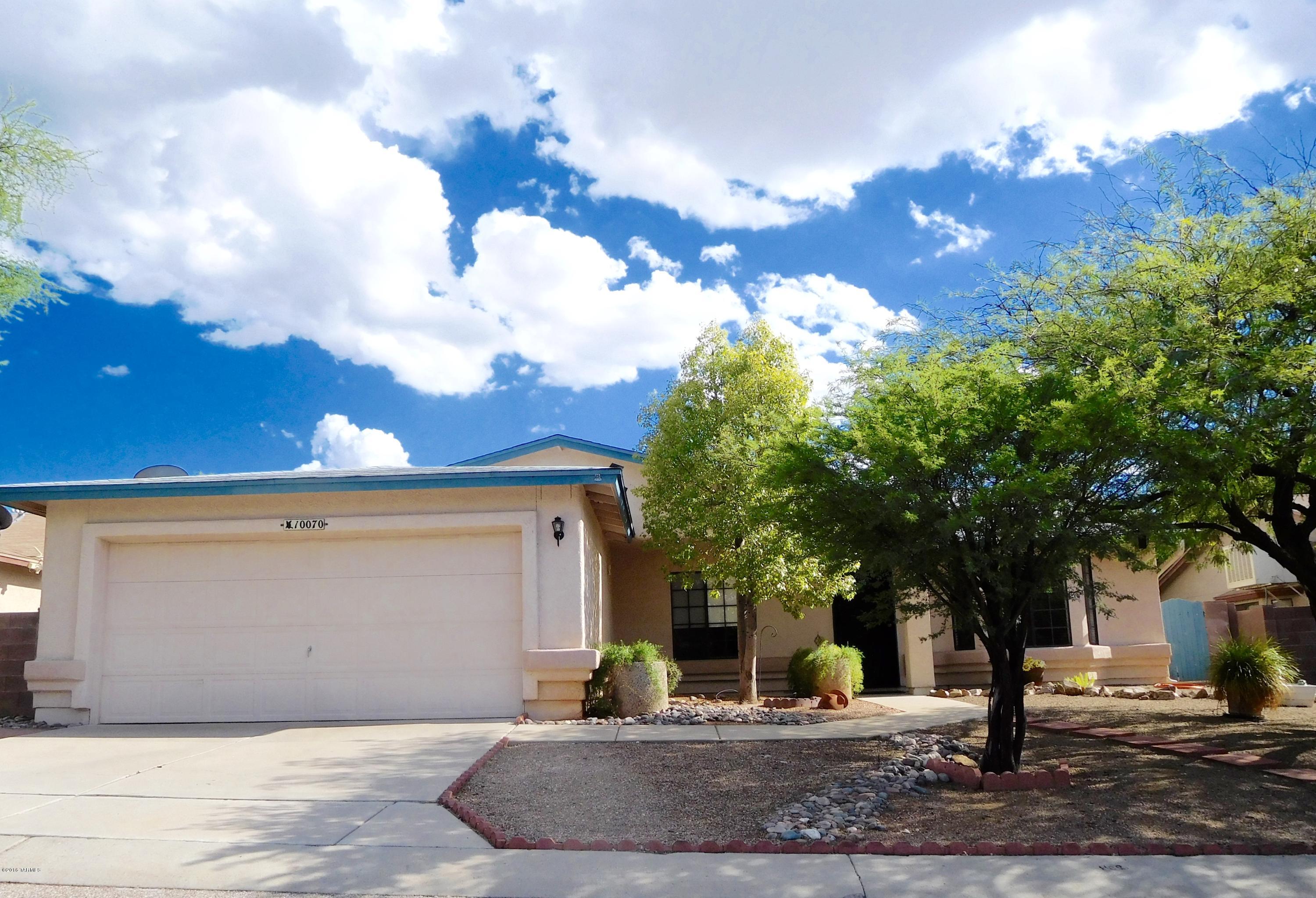 Super clean 3 BR/2 BA in excellent condition located in a very quiet and well-maintained Eastside neighborhood. Open kitchen and family room leads out
to your own private oasis in the fantastic backyard with a beautiful water feature. Community pool & spa, and only $43 mo HOA. Come see this one today, because it won't last.