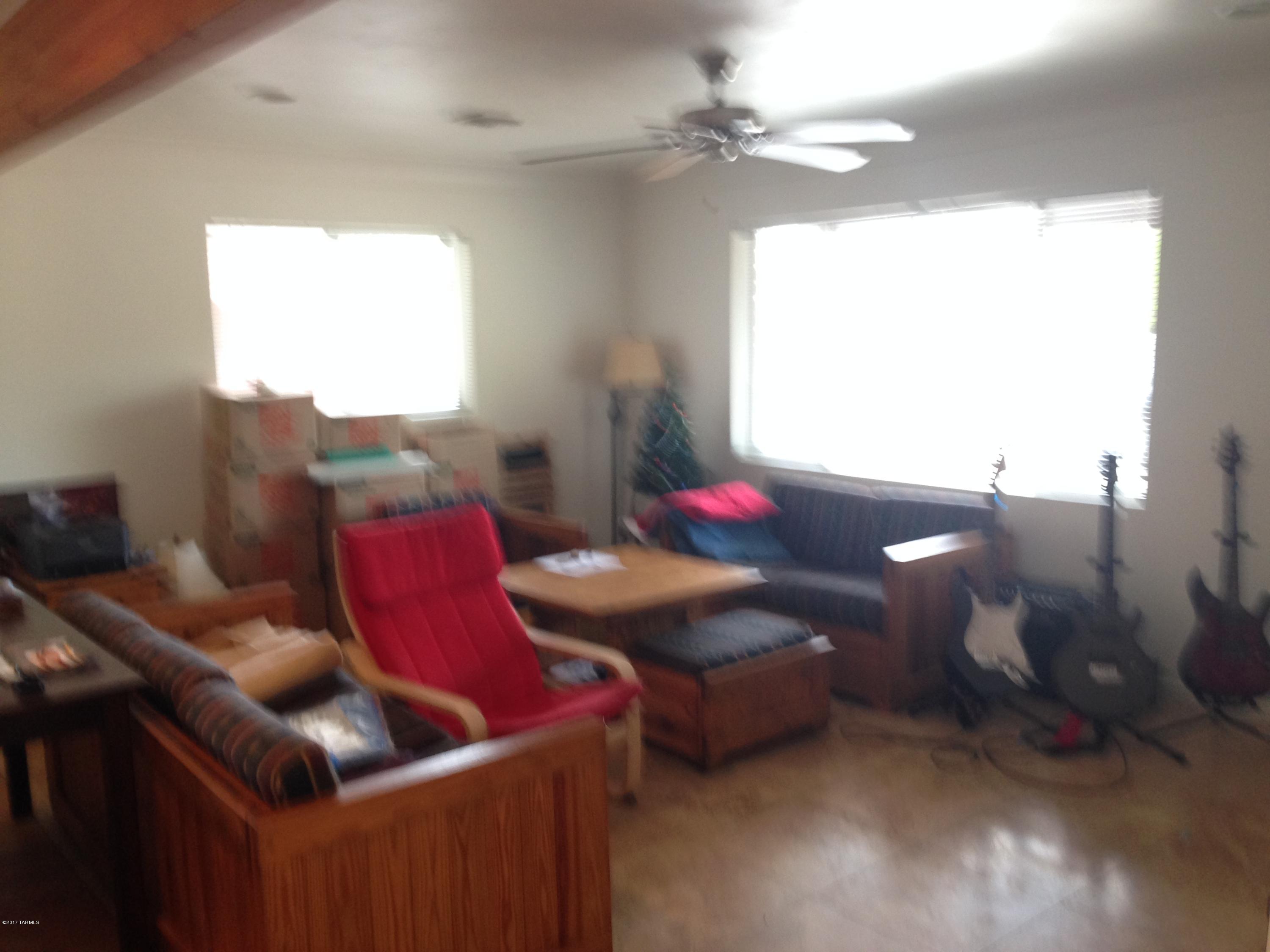 FULLY UPDATED TWO BED/ONE BATH HOME NEAR U OF A DIRECTLY OFF MOUNTAIN BIKE PATH!

TILED FLOOR, WASHER/DRYER, DISHWASHER, MASSIVE YARD!

EQUAL HOUSING OPPORTUNITY.  FORT LOWELL REALTY & PROPERTY MANAGEMENT.