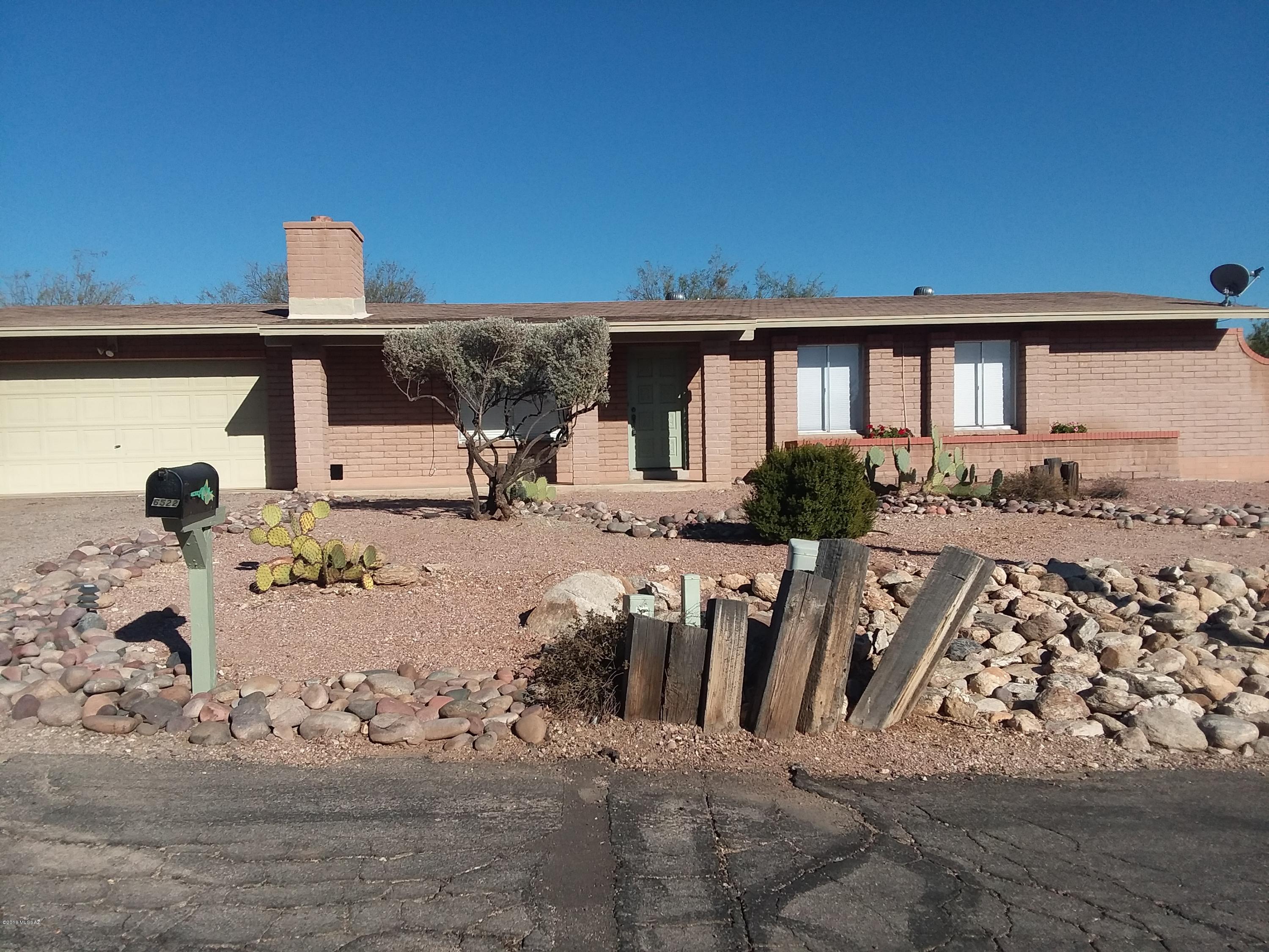 Great Location in Catalina Foothills, with spacious open floorplan and lots of natural light. Freshly painted and New Plank Wood Flooring. Enclosed Arizona room view to large back patio and fruit trees. Washer and Dryer room with additional storage and work space, with a gate to second as a pet station with gate. Before making your decision, you must see this home!?