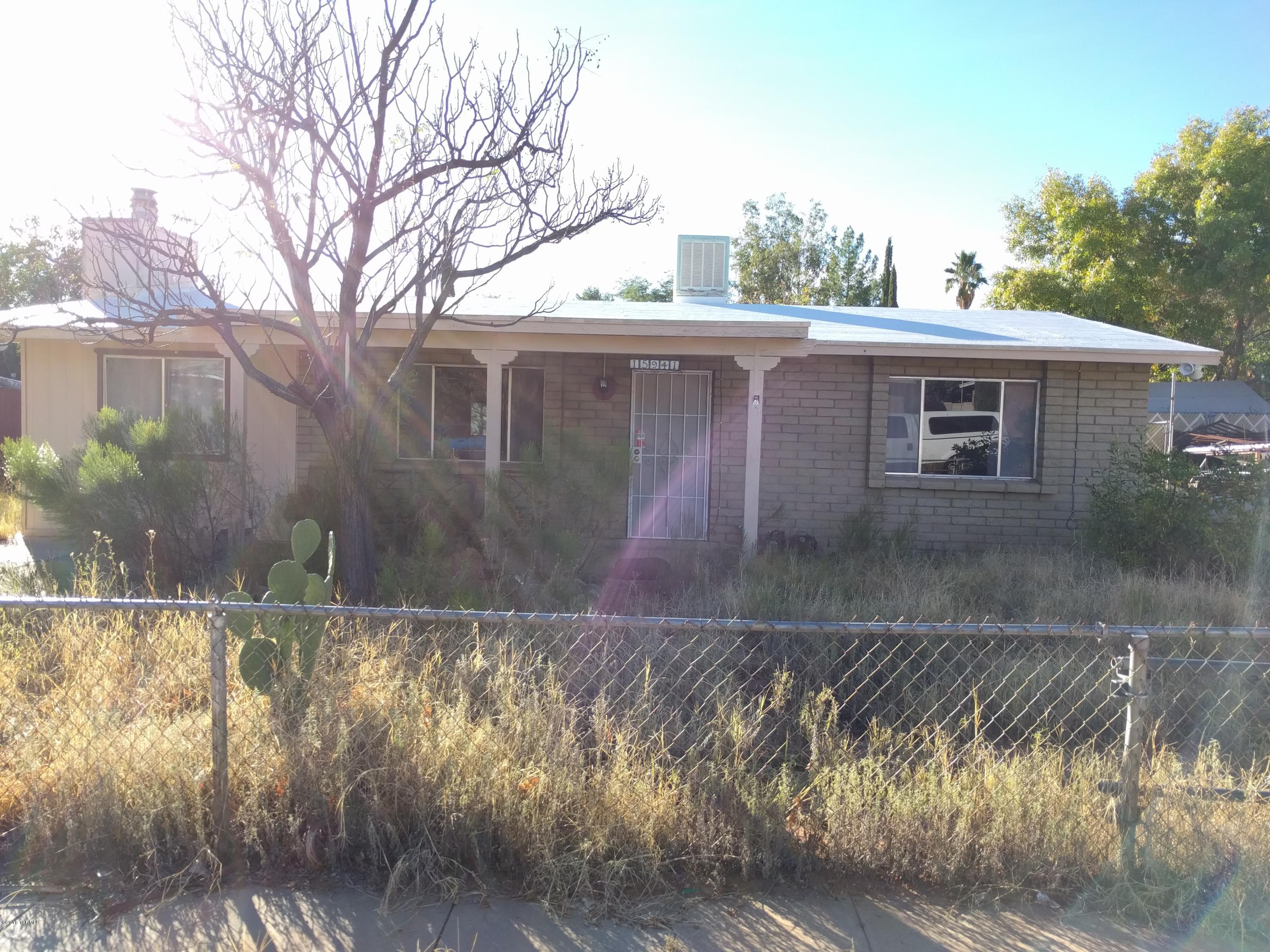 Incredible opportunity to build instant equity.  This home has some deferred maintenance and could use a little love.  Located in desirable Catalina on a dead end street.  Perfect for the growing family, investor or retirement.  It works for everyone!  Large yard and over-sized covered patio.  Don't miss this opportunity to update this home and create your ideal living space.  Opportunities abound with this diamond in the rough.  Offer, Acceptance, CLOSE!!!