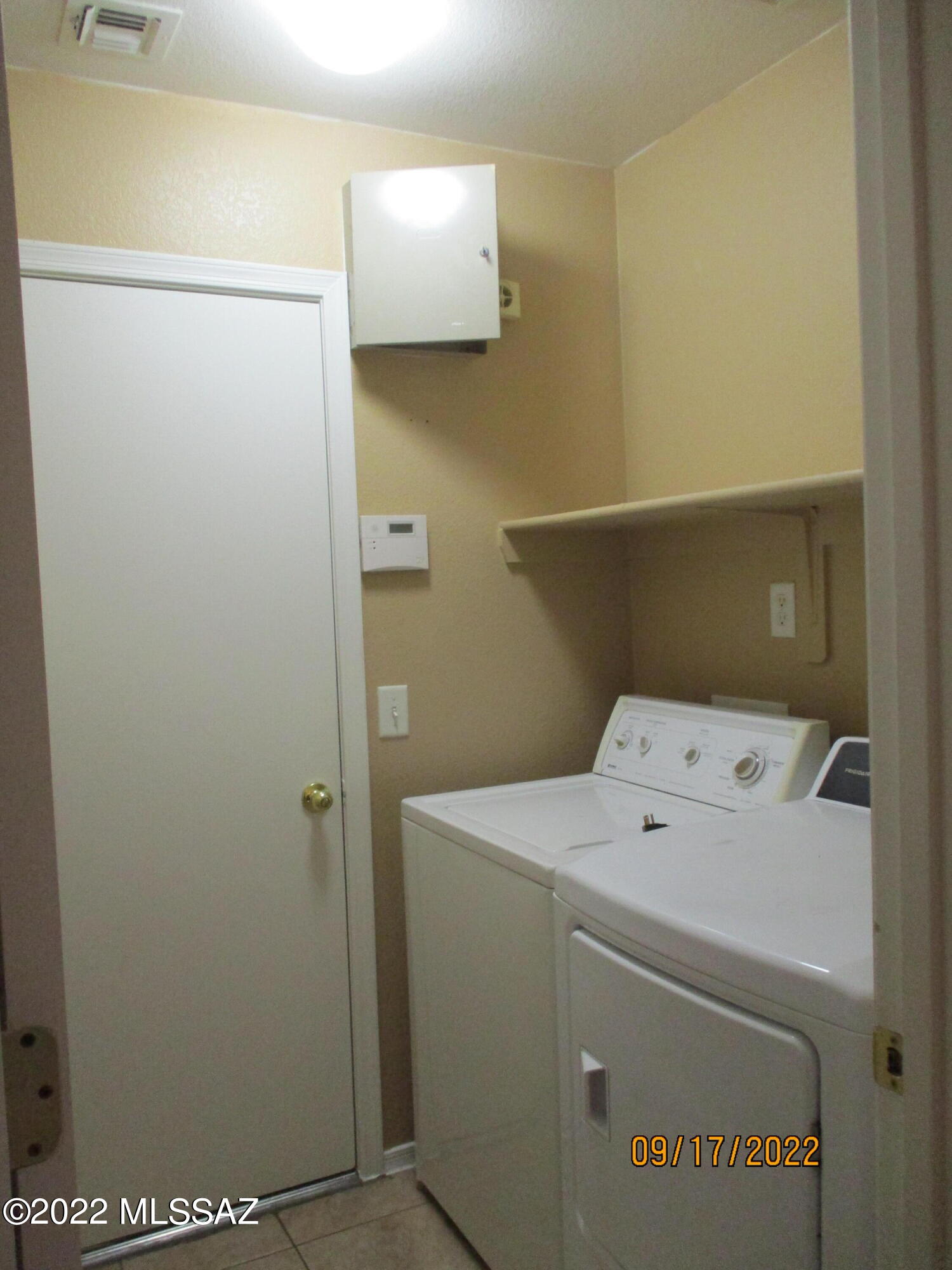 Arizona La Victoria (1-131) - Residential Lease