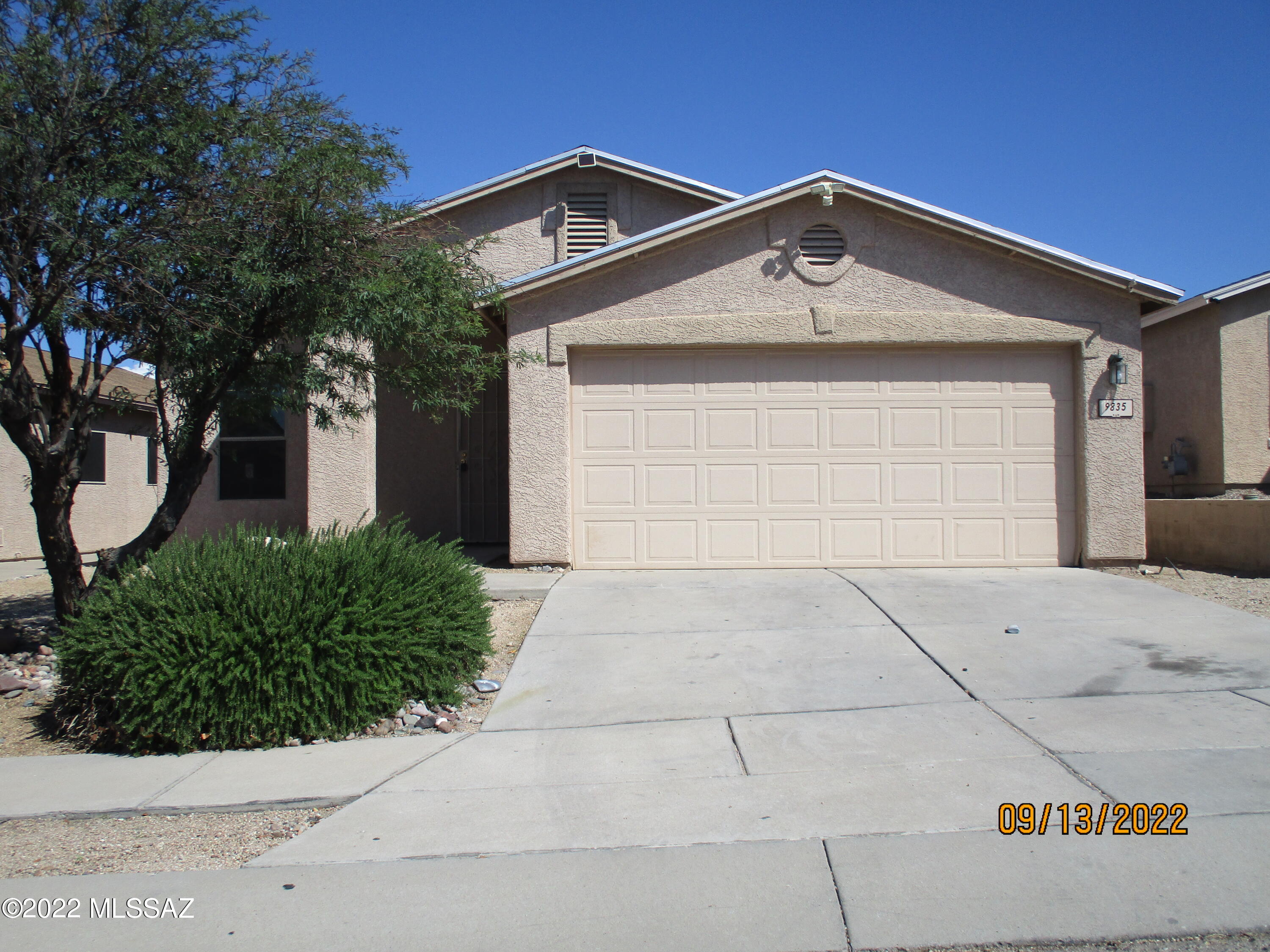 Lovely home in a great location! Close to everything! Open floorplan, lovely landscaped yard. Large eat-in kitchen. Ceiling fans and views!
New interior paint, New Vinyl Plank in all bedrooms including common area, No Carpet in property