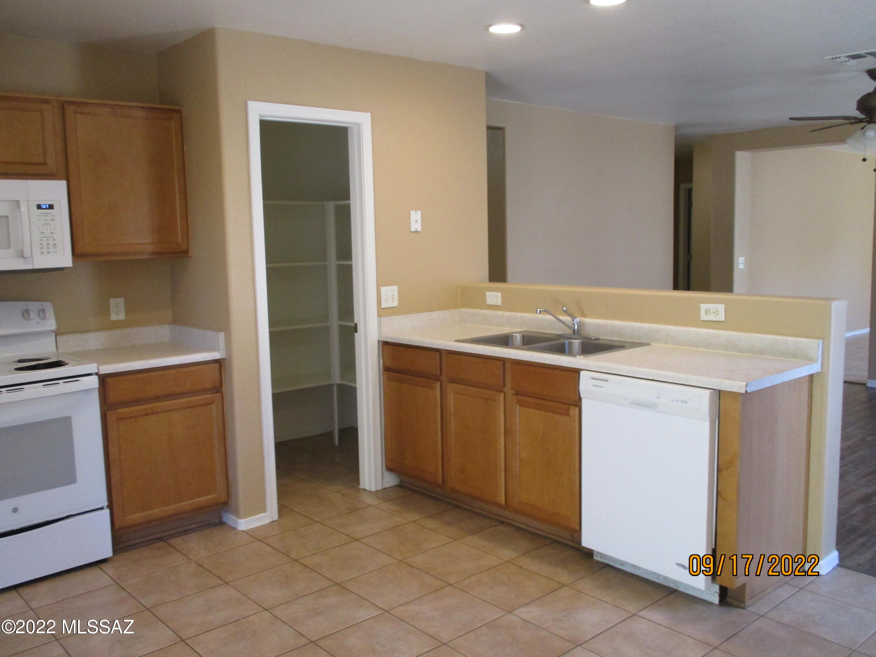 Arizona La Victoria (1-131) - Residential Lease
