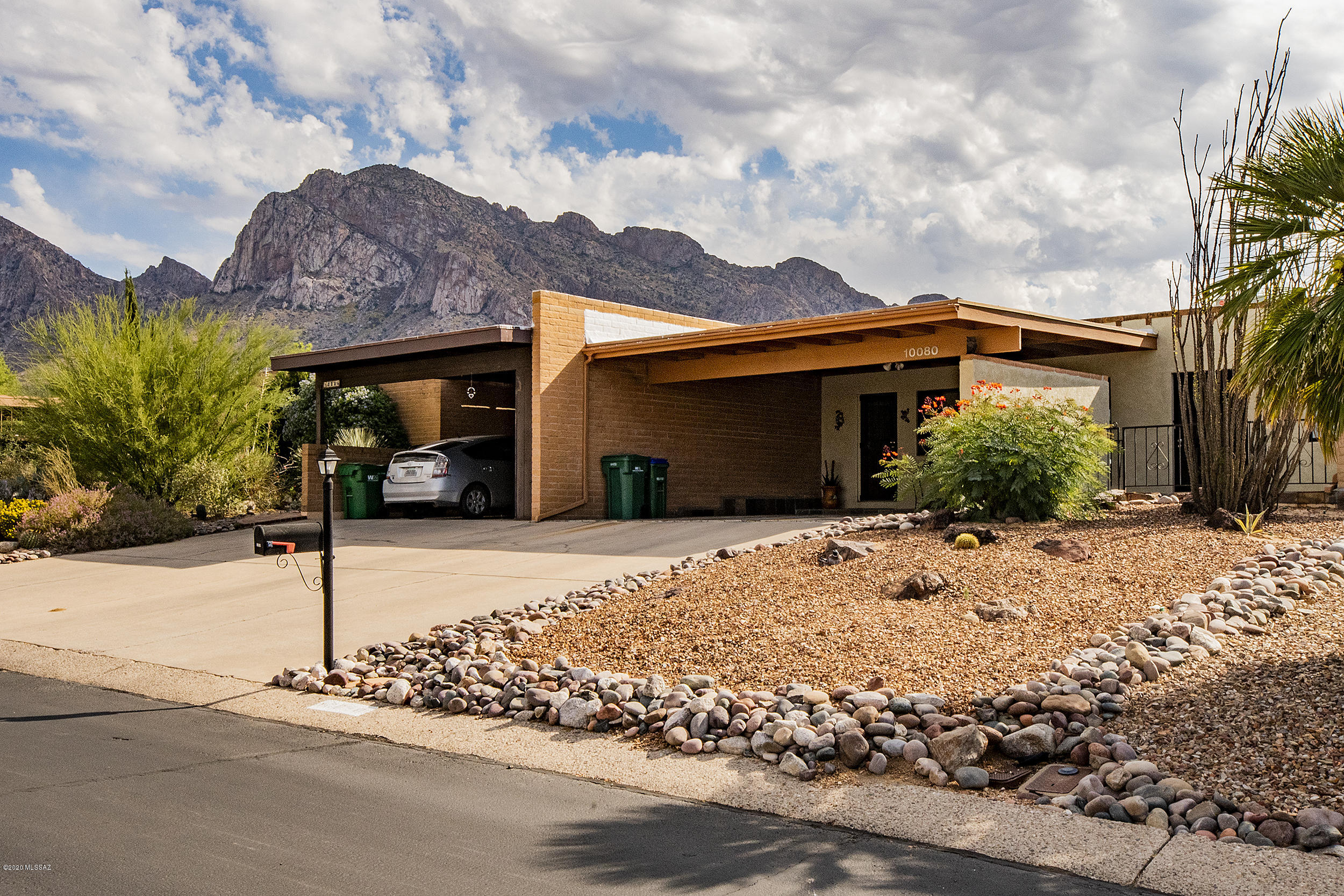 Back on Market! Outstanding 3 bedroom plus den townhome in coveted Oro Valley Townhouses. Spacious bedrooms and delightful baths are flooded with light from  multiple skylights. Living areas flow nicely from large modern kitchen to the dining area, the heart of the home. Living room is a nice size, adjacent to the Arizona room, heated and cooled with newer mini-split HVAC of it's own. Home backs up to common area and hosts private patio with high wall, lemon tree & mountain views.  Oro Valley Townhouses neighborhood has very low turn over and hosts natural desert landscaping and well maintained common areas, 2 pools/spa/sauna/BBQ kitchen and stunning mountain views. This quiet and private home is turn key ready for you to take the keys.