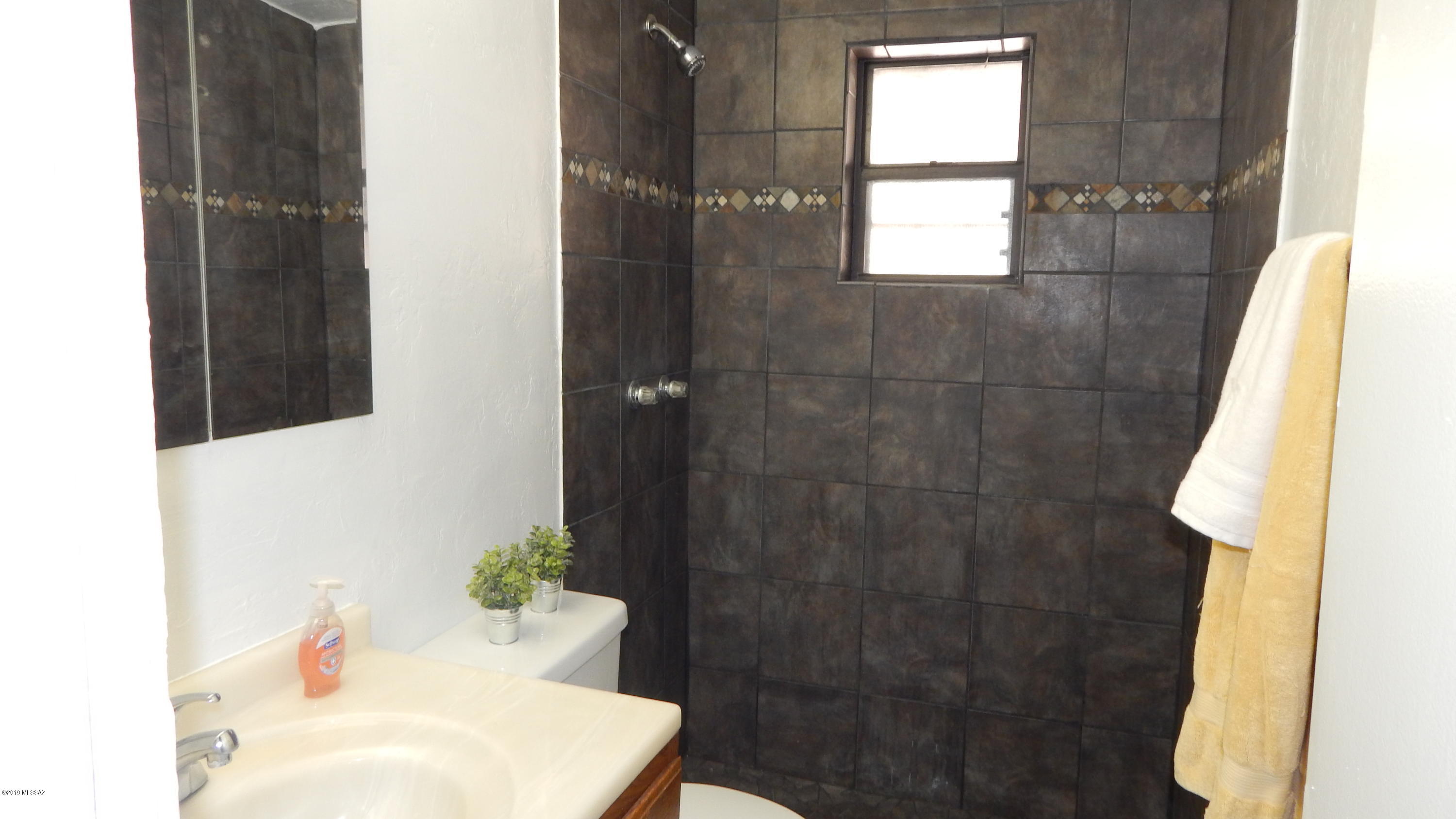 Cottonwood Manor - Residential Lease