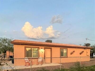 Newer home, built in 2018! 3 beds 2 baths in a fantastic location close to I-10 and Tucson Market Place!