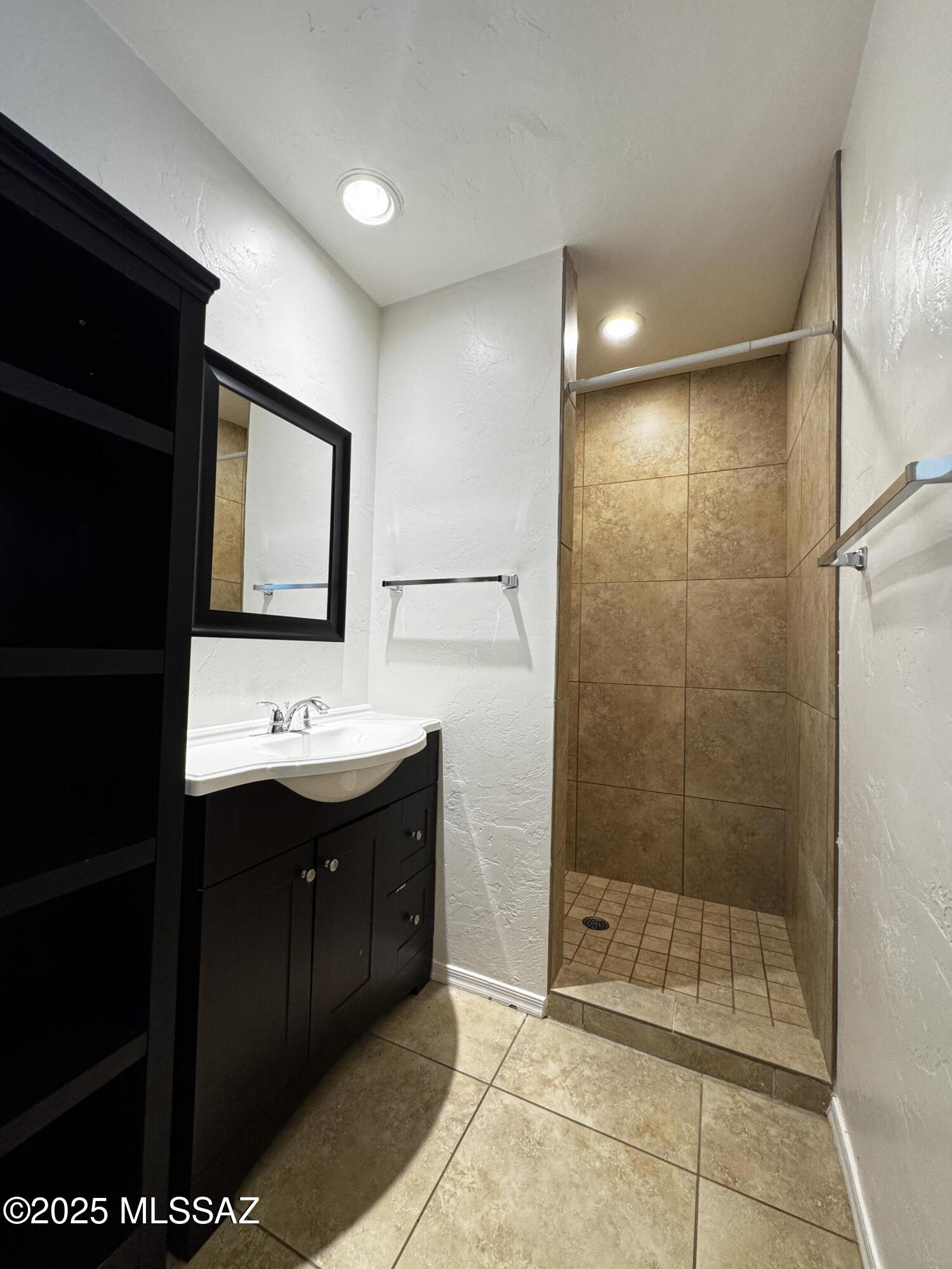 Manana Vista Blks (16-20) - Residential Lease