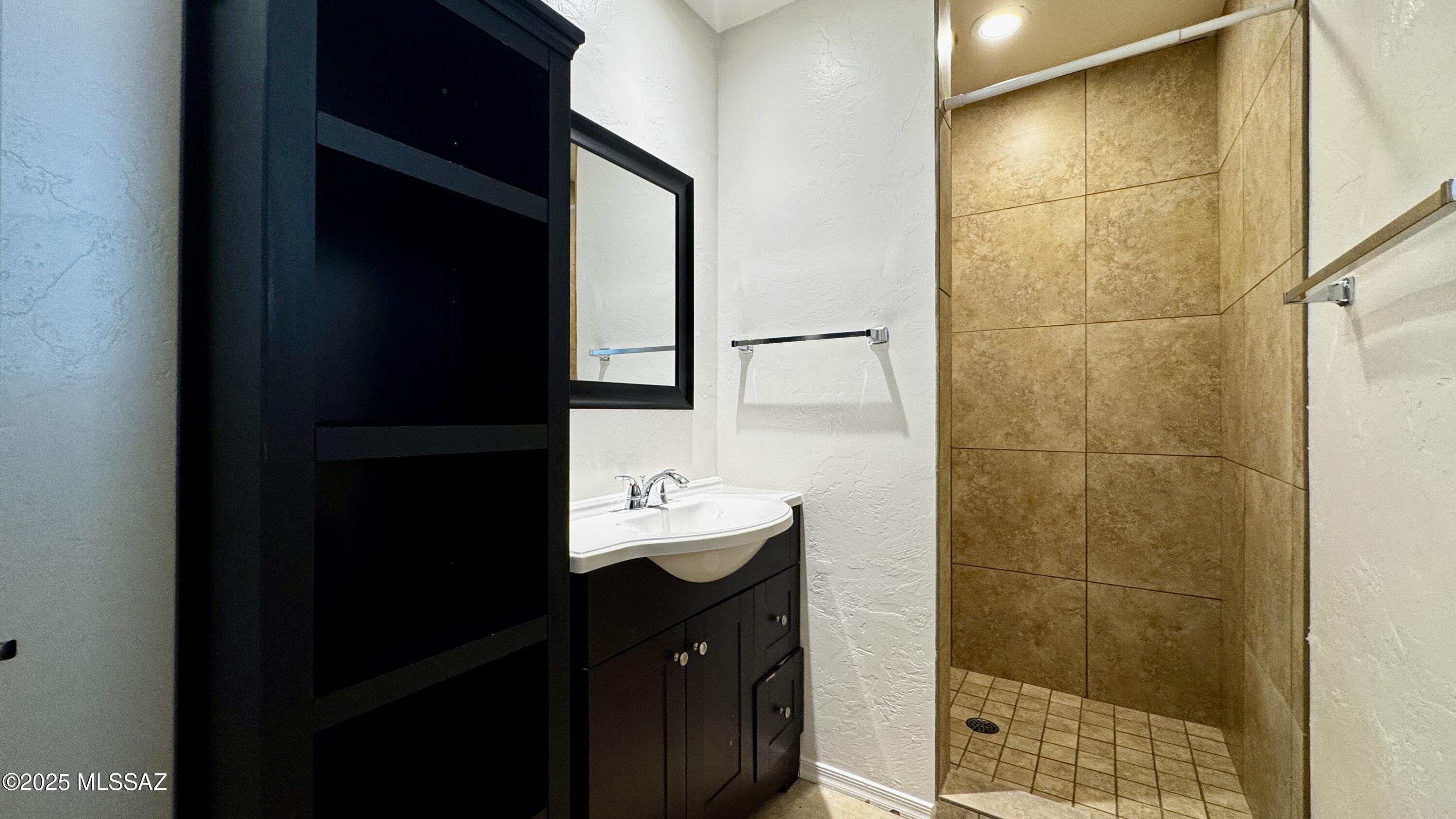 Manana Vista Blks (16-20) - Residential Lease