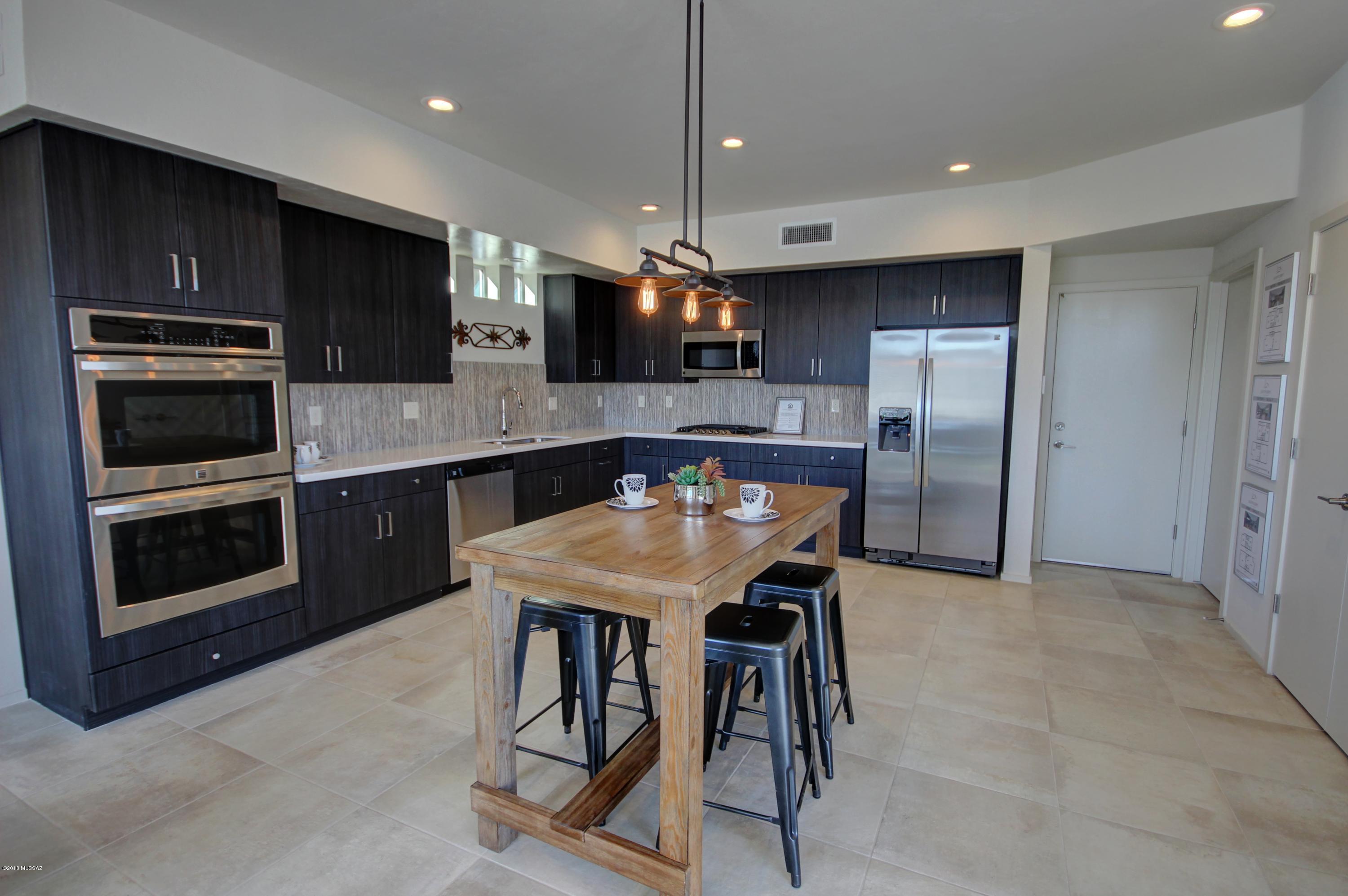 Camino Modern SQ20180120608 - Residential