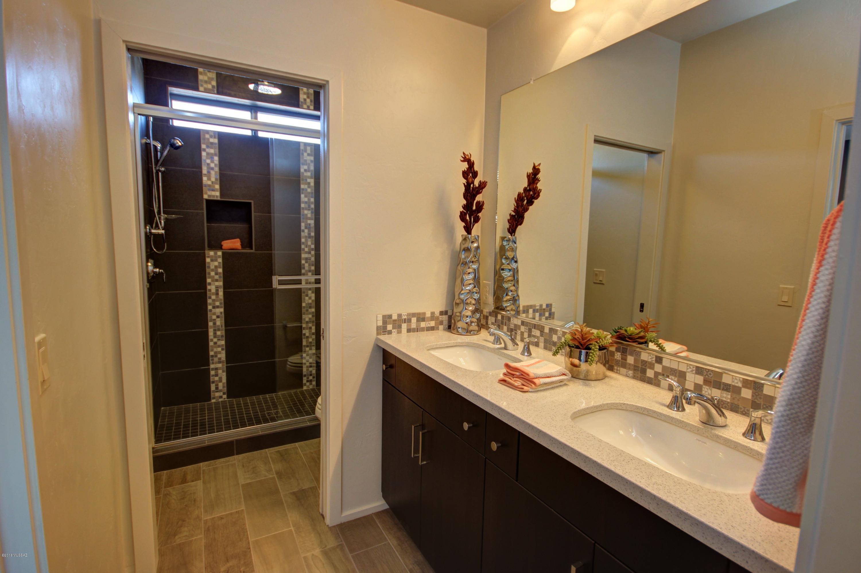 Camino Modern SQ20180120608 - Residential
