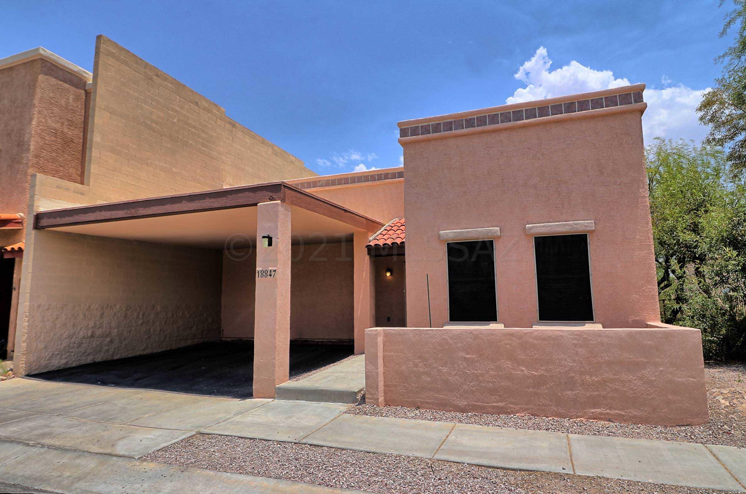 Very well maintained 3bed/2ba Townhome with several amenities! Blocked back yard, covered parking, and a club house with pool, spa, and fitness center! Close to freeway, shopping, restaurants and entertainment. Come and see this great home and make an offer today!