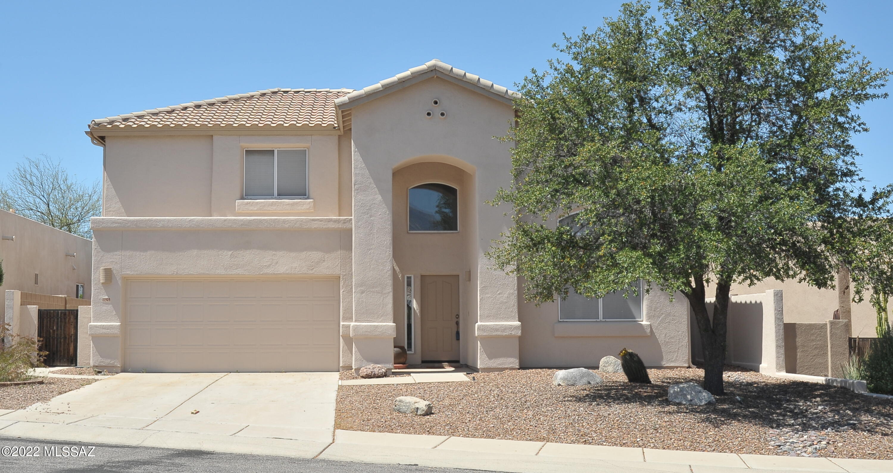 Be sure to check out this beautiful AF Sterling home in the secluded Catalina Shadows. This home boasts 4BD/3 full bath has 1 BD or office with Murphy bed next to full bath on first floor. A wonderful  kitchen complete with alder cabinets, granite tops, and SS appliances. Relax in the stunning, private backyard w/ heated pool/spa, covered patio w/ sound system. 
 You will appreciate the hickory hardwood floors and ample space. this home has been well cared for and a wonderful place to call your own!  NEW Pentair Intelliflo VSF Pump installed last week for the pool!