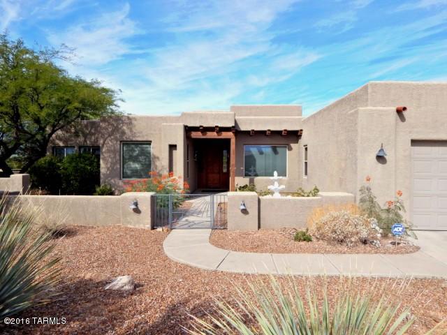 BUILDING NEW HOME? NEED FLEXIBLE LEASE? Contact Listing Broker today! SANTA FE STYLE Executive Home in Desirable GATED HIGH MESA Community in Rancho Vistoso area of Oro Valley. Very private lot with Spa and Pool, Mature Citrus, 4 bedrooms PLUS Living Room, Formal Dining, Family Room, and HUGE BONUS Room with Fireplace.3-car Garage, all appliances included- Currently on market for sale also, but will be pulled from sales market if/when leased. VERY CLOSE TO VENTANA MEDICAL AND SONOFI!