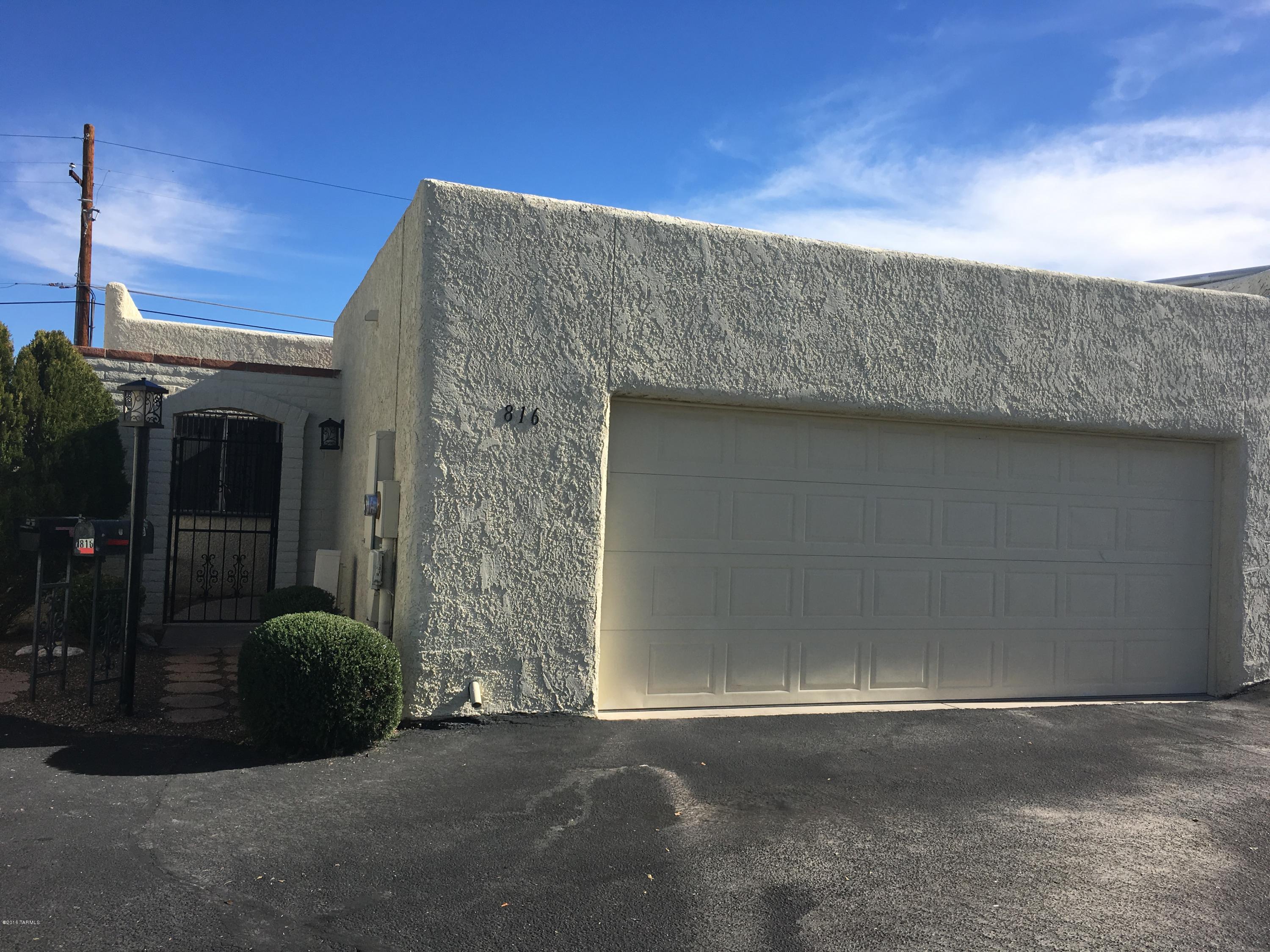 Upgraded 3 bed/2 bath town-home in desirable eastern heights village. Home features new flooring, bathrooms and granite counter-tops.