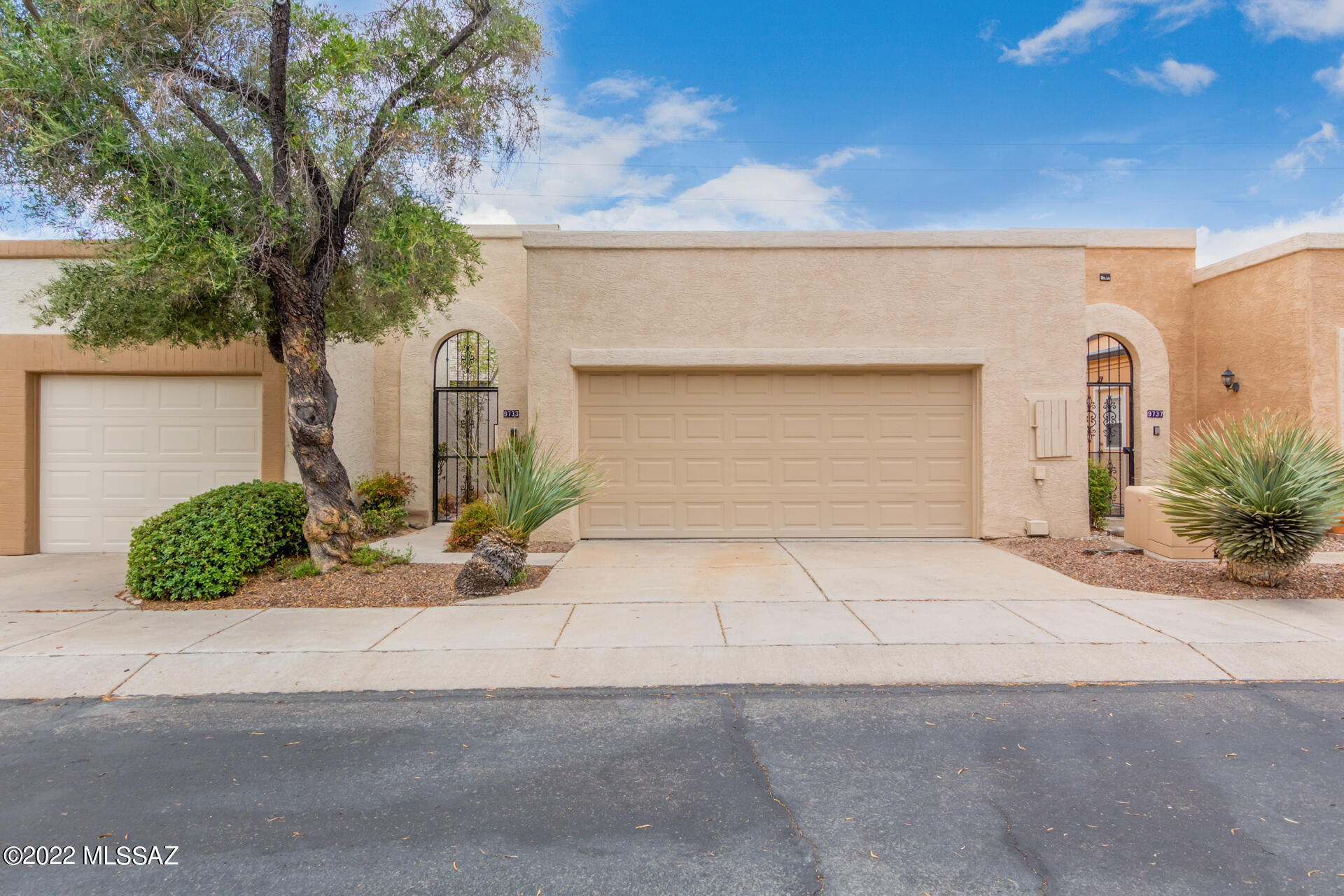 A charming 2 bed, 2 bath townhome is now on the market! Inside you'll find a cozy living area w/plush carpet, soaring ceilings, and neutral palette throughout. The eat-in kitchen offers ample cabinet & counter space along w/a pantry, built-in appliances, and a peninsula complete with a  breakfast bar. The primary bedroom boasts a walk-in closet and private en-suite and 2nd bedroom with it's own restroom. Also including a quaint backyard patio where you can spend a relaxing summer evening with views of the Catalina Mountains. ***Sale price reflects the deep discount  by Seller as this adorable property needs some TLC and a hug!  Perfect for handy buyers who are looking to get their foot in the door of a terrific home.