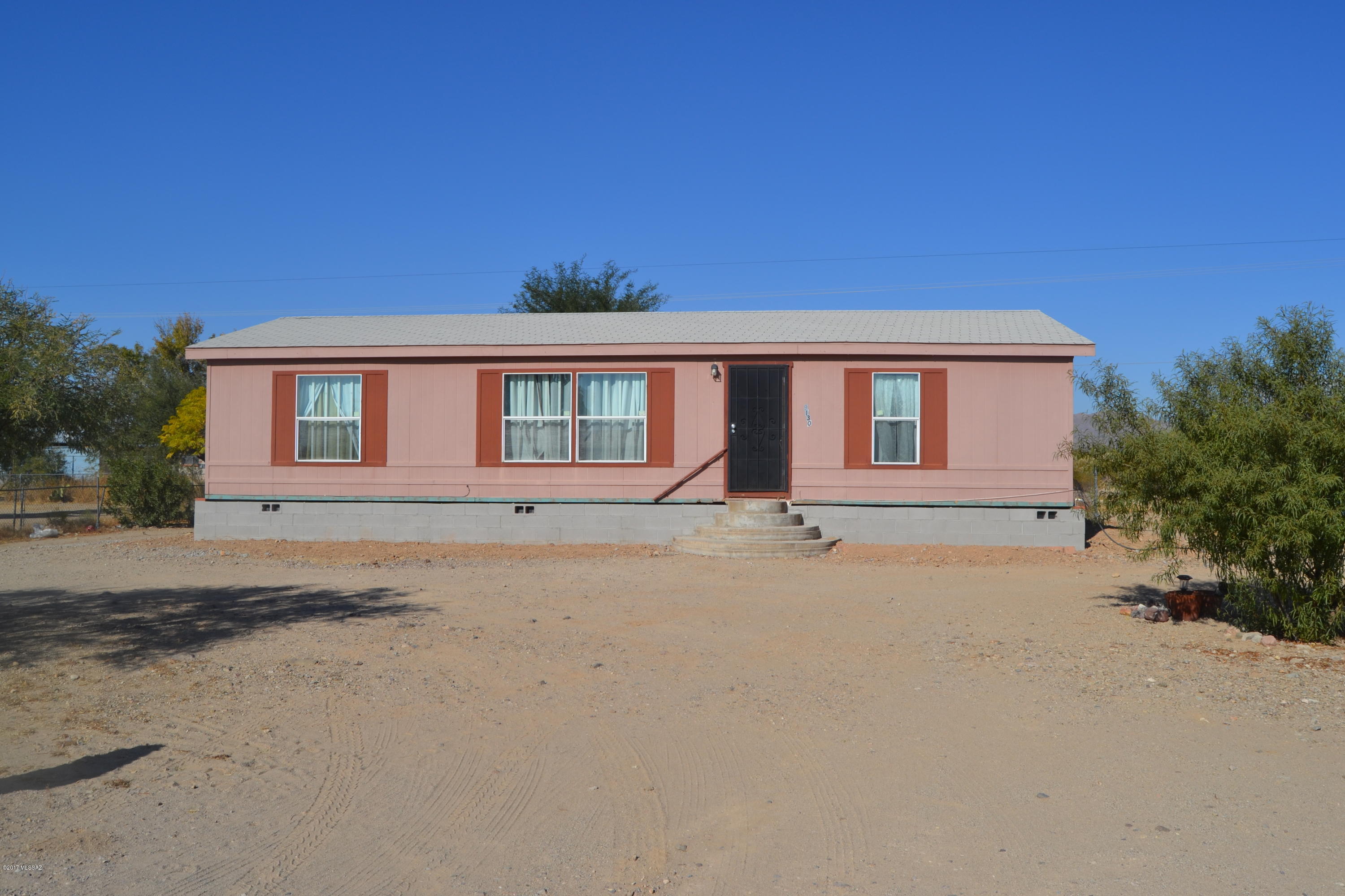 Nicely kept, clean in a quite neighborhood. Great potential for this west side home with a large lot. Ready for a new owner. Property is sold as is, make an offer.