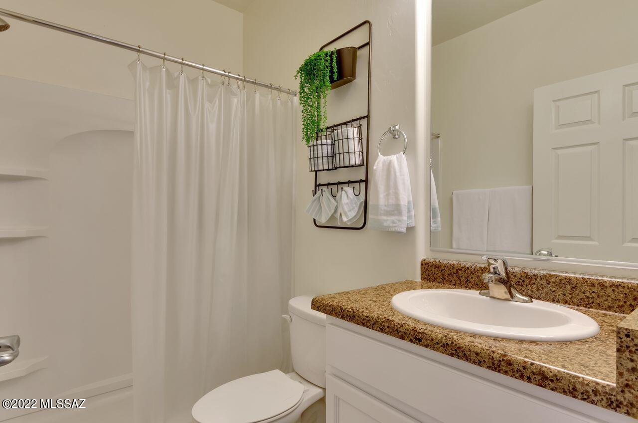 Vista Del Lago Norte SQ20140780198 - Residential