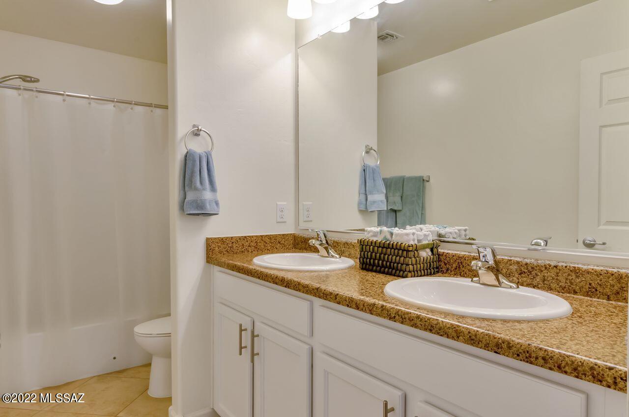 Vista Del Lago Norte SQ20140780198 - Residential