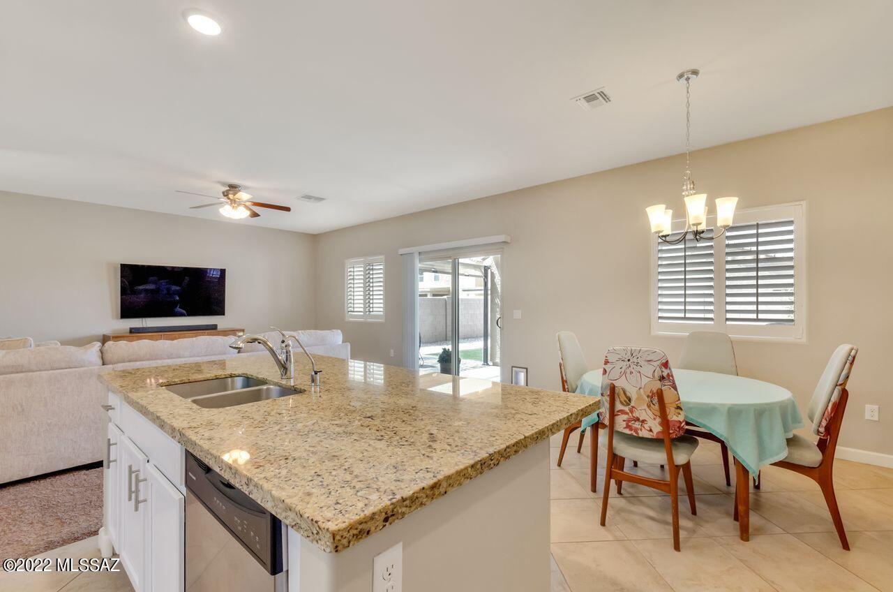 Vista Del Lago Norte SQ20140780198 - Residential