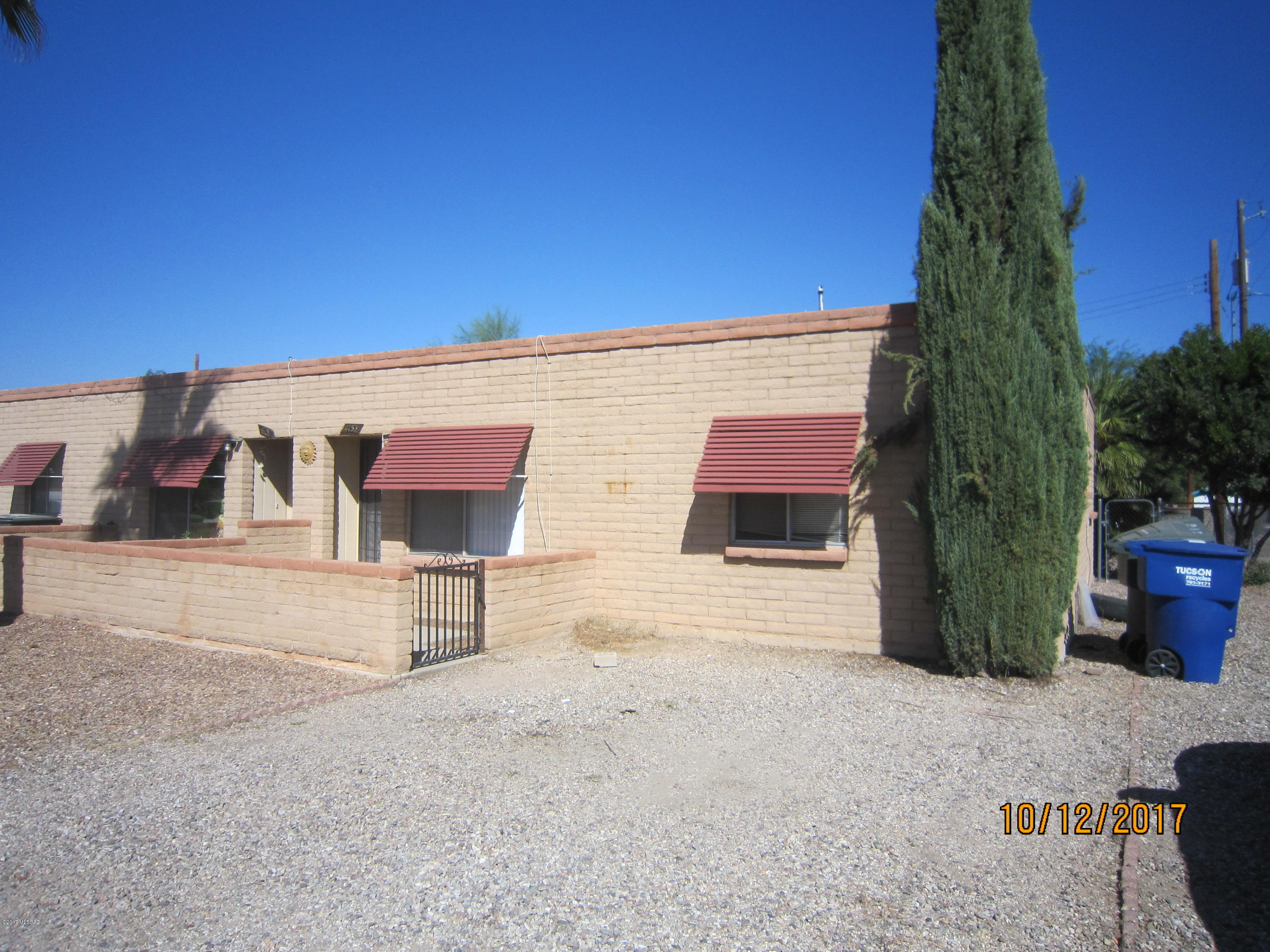 2BR/2BA Duplex with Central AC,fenced yard & separate storage shed. Washer/Dryer hook-ups in separate
laundry room. 
Nearly new carpet, Ceiling fan in living room. Cute little walled in front patio. Owner pays water/sewer/trash pick-up. Pets okay 
w/$200 deposit per pet & Owner approval.