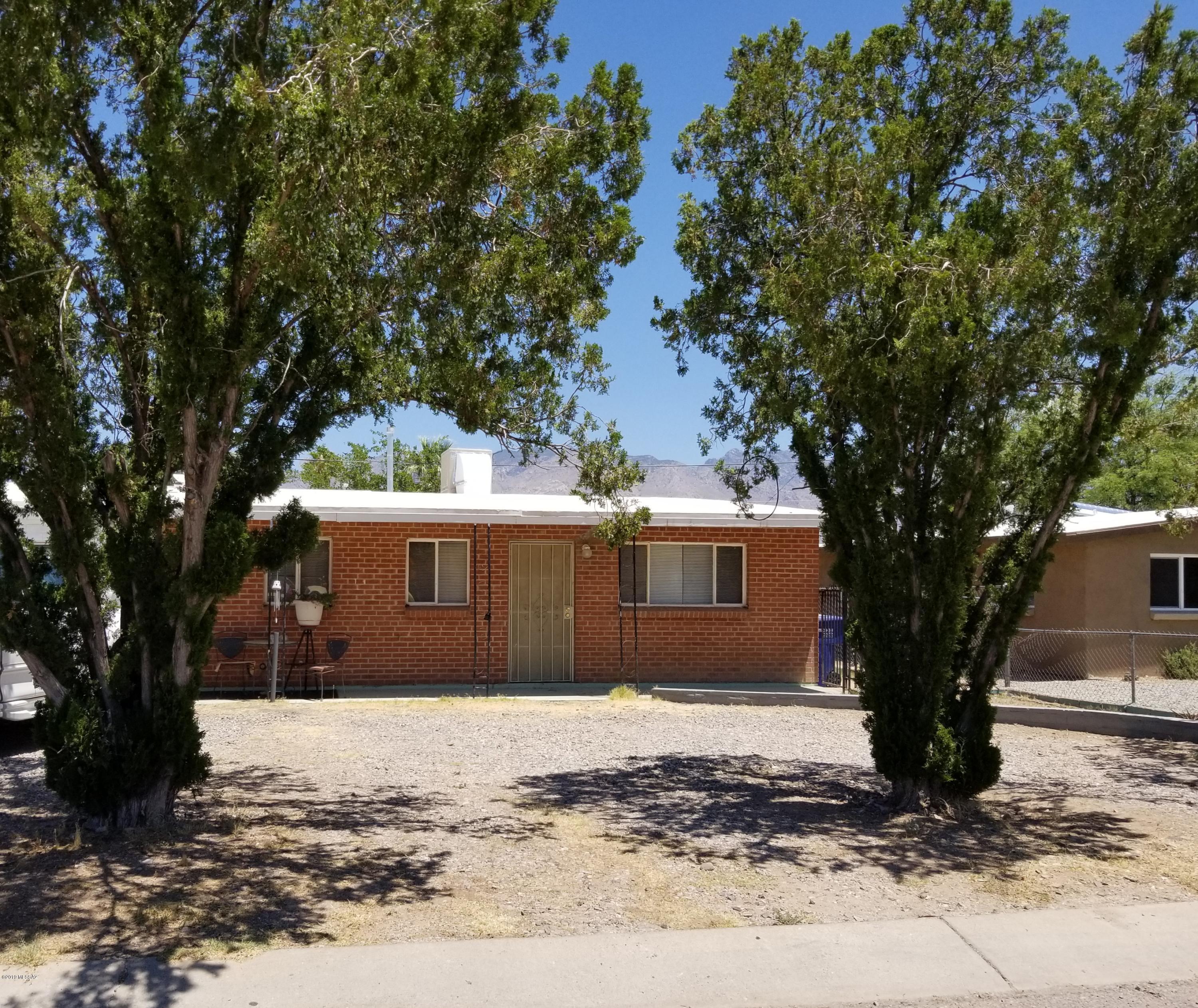 2BR/1BA.  Tiled throughout.  Private rear patio with nice size fenced yard. Water/sewer and trash are included in rent. Evap and Ceiling fan cooling.  Pets are on approval with additional deposit.  Please contact Charo (520-272-0214) for more information or to schedule a showing.