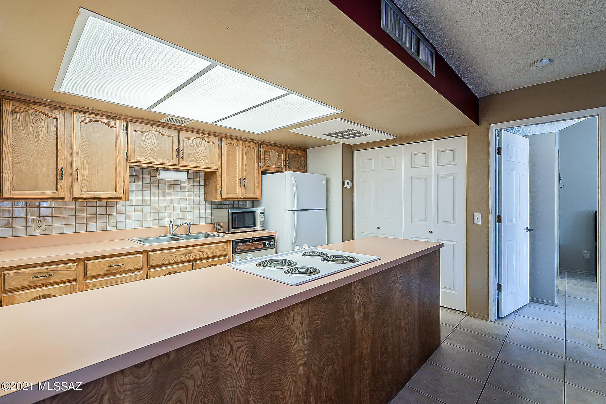 Casitas Real Condos. - Residential